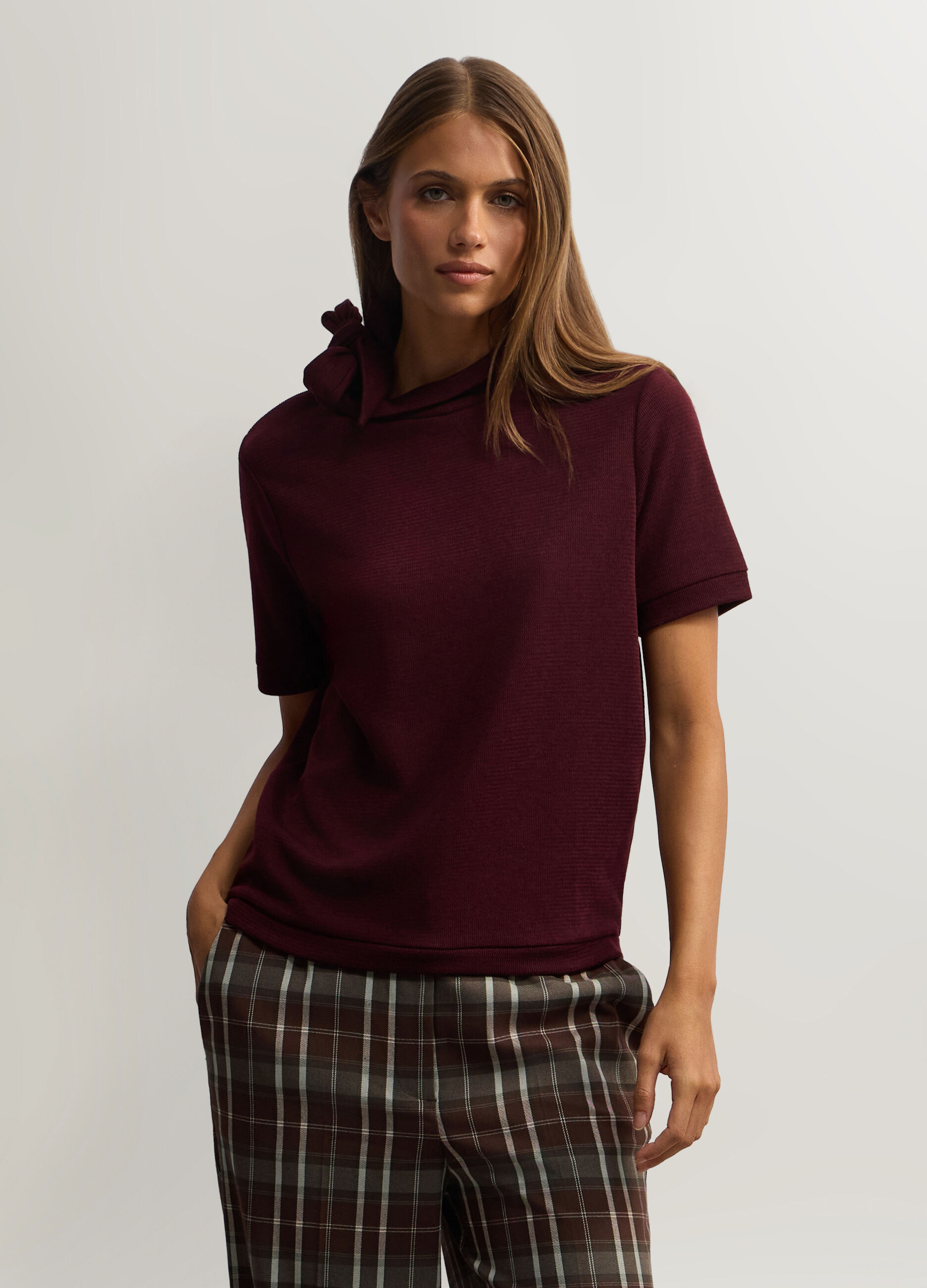 T-shirt con fiocco stretch donna_0