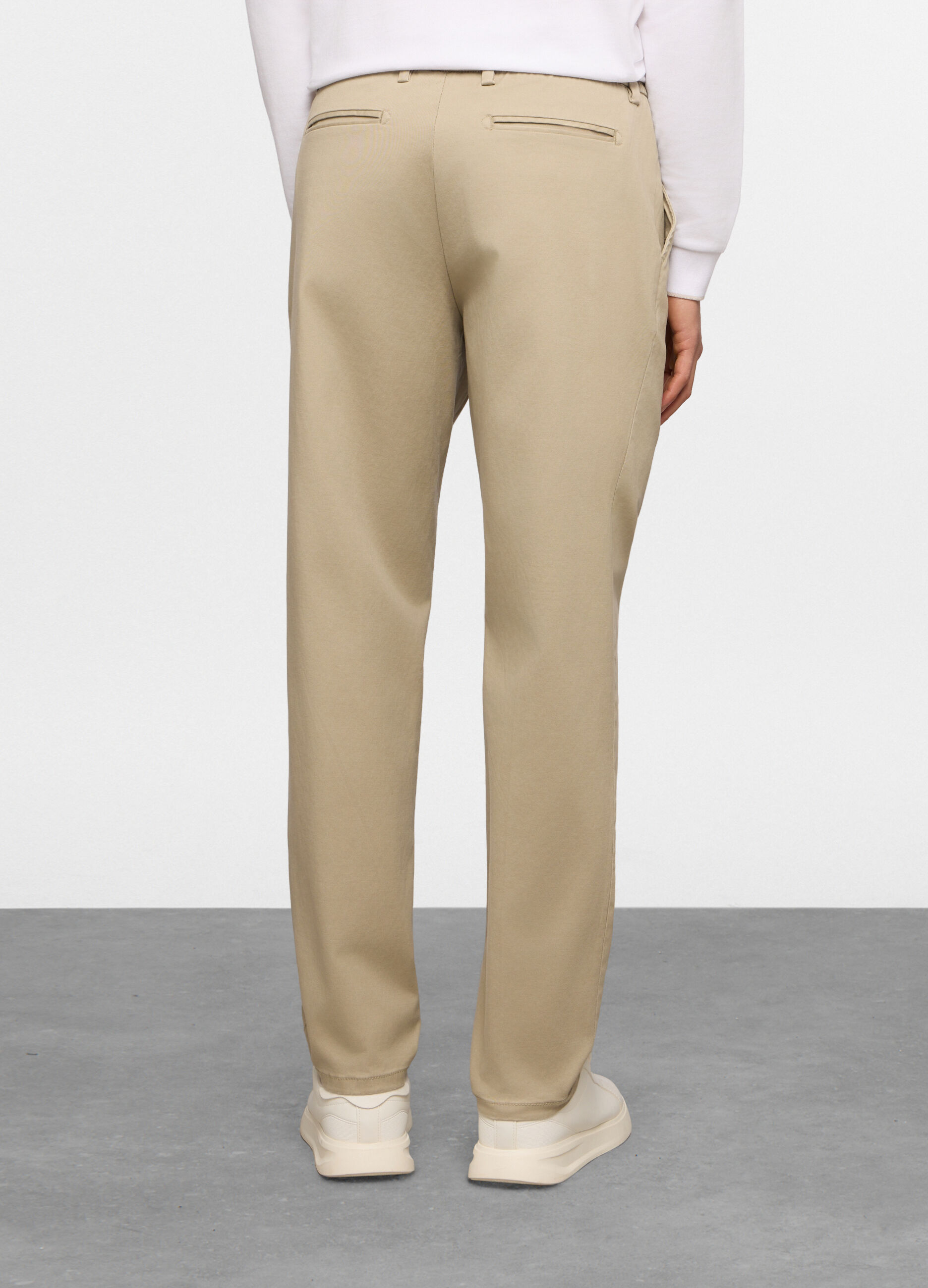 Pantaloni chino relaxed fit in twill di cotone uomo_1