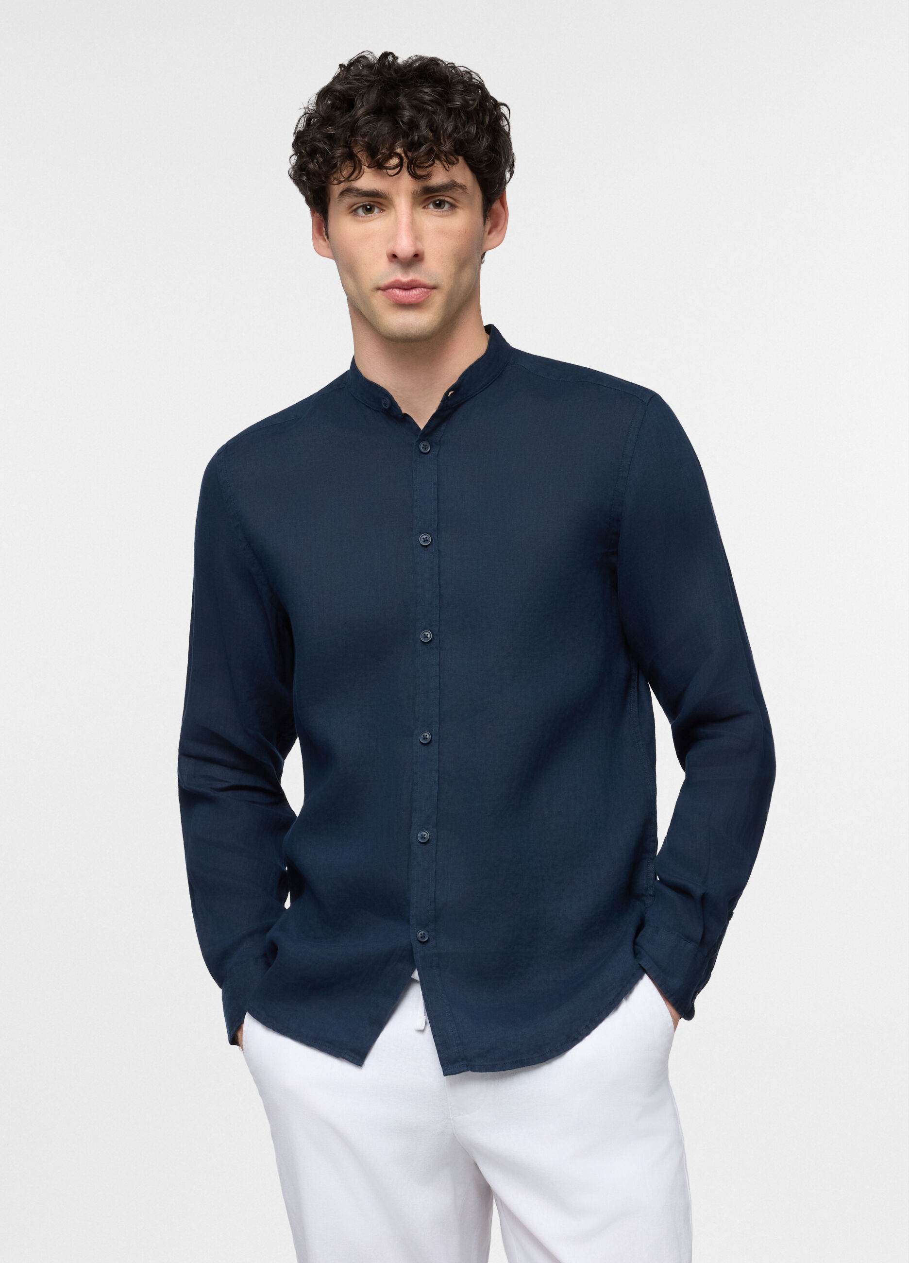 Camicia regular fit con collo coreano in lino uomo_0