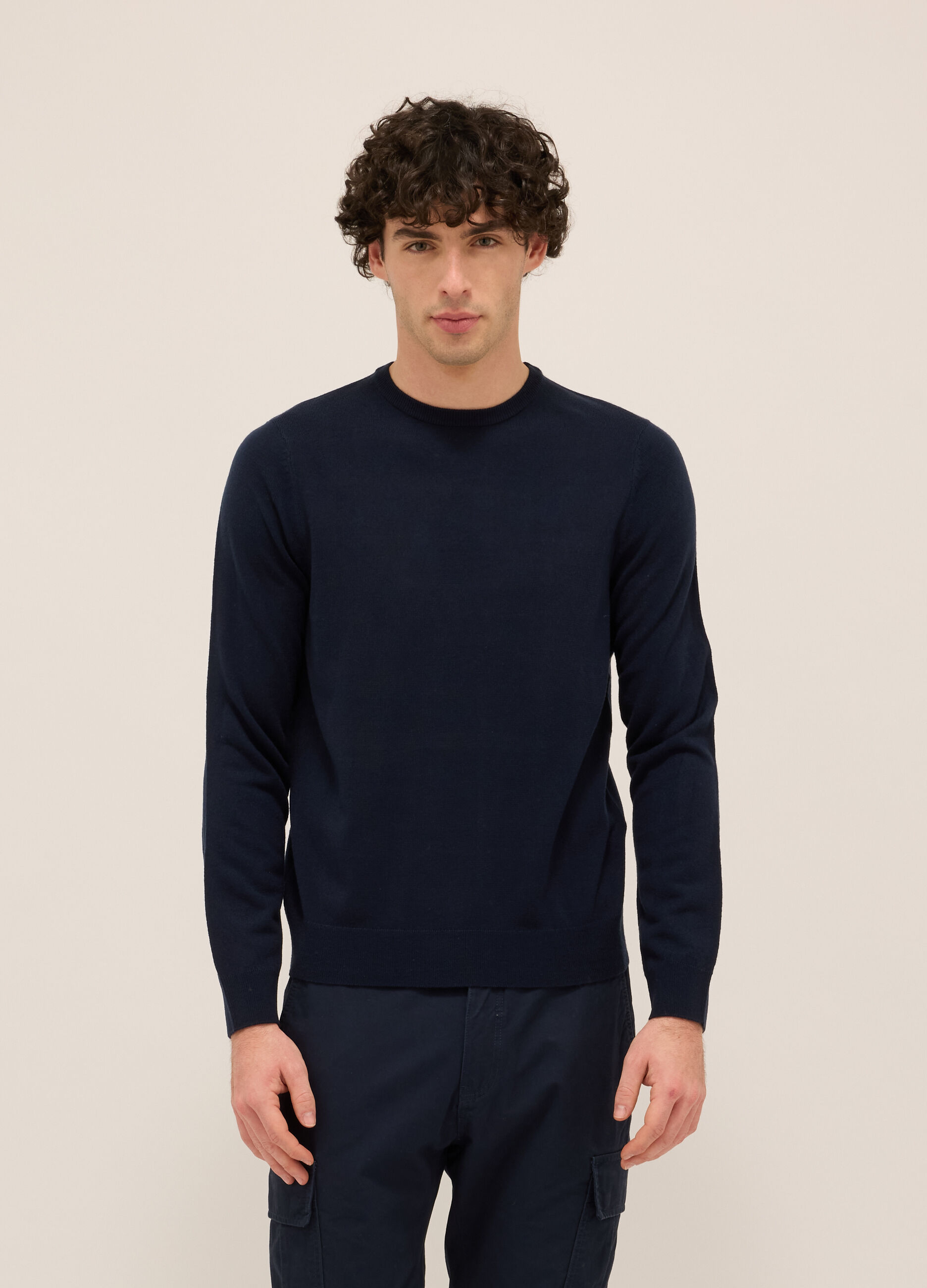 Maglione girocollo in maglia rasata uomo_0