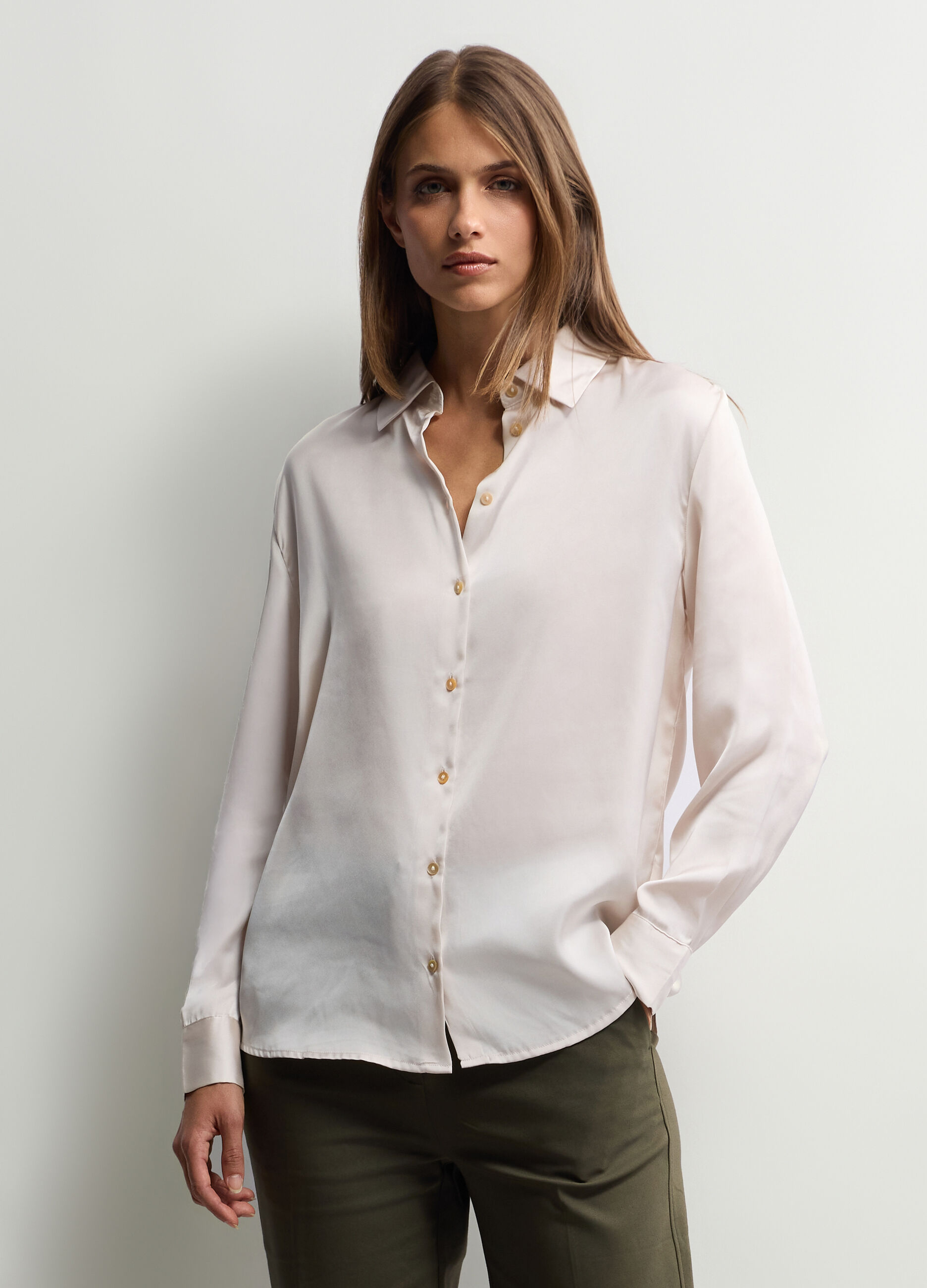 Camicia Fit Over con colletto alla francese in raso donna_0