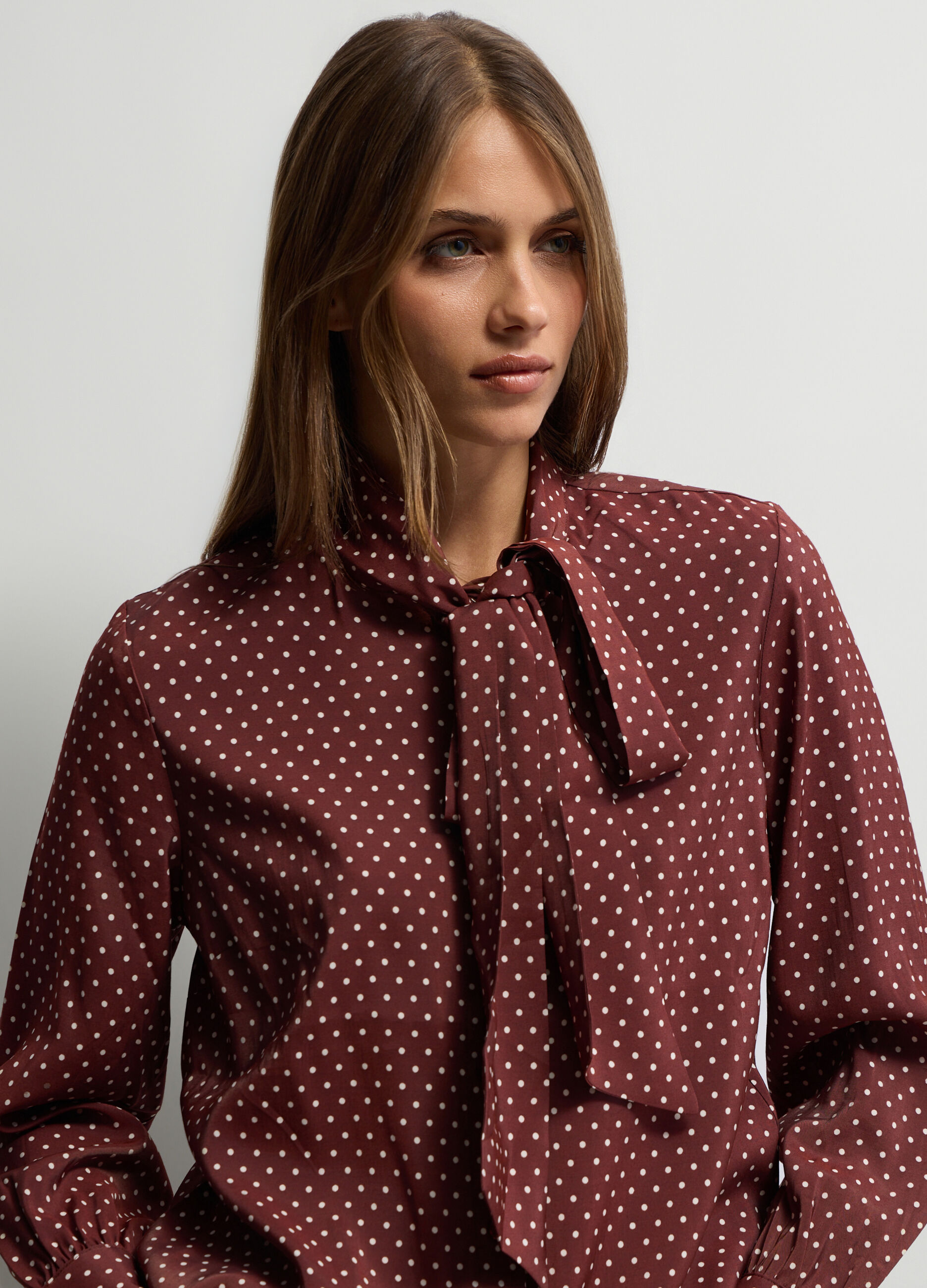 Camicia Fit Regular scollo con fiocco donna_2