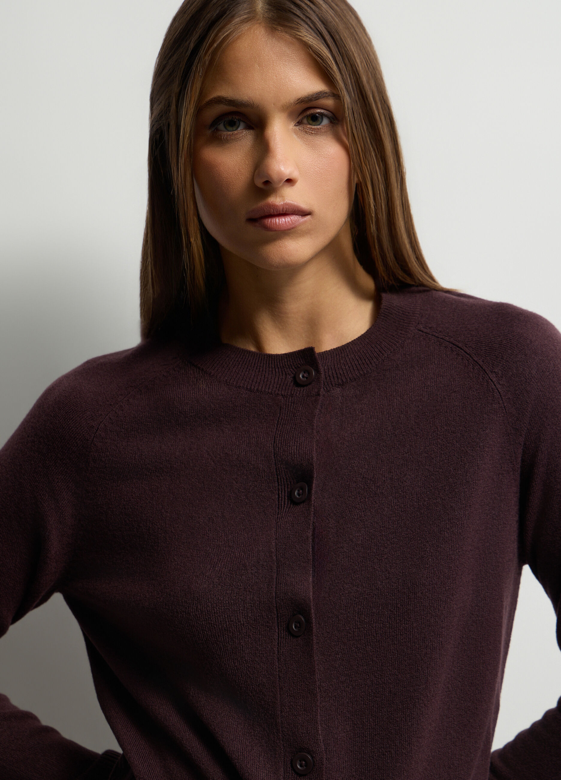 Cardigan girocollo in maglia rasata donna_2