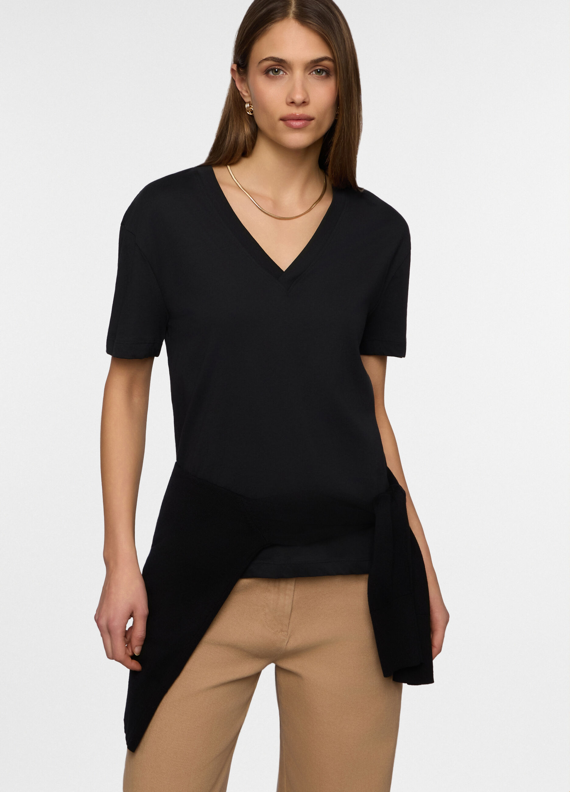 T-shirt con scollo a V donna_0