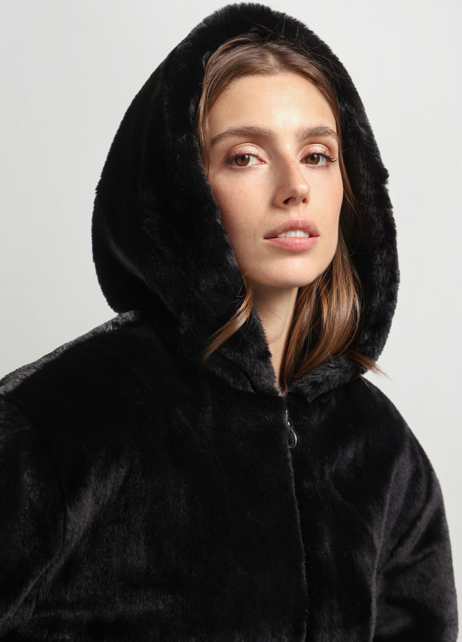 Eco pelliccia con cappuccio donna_2