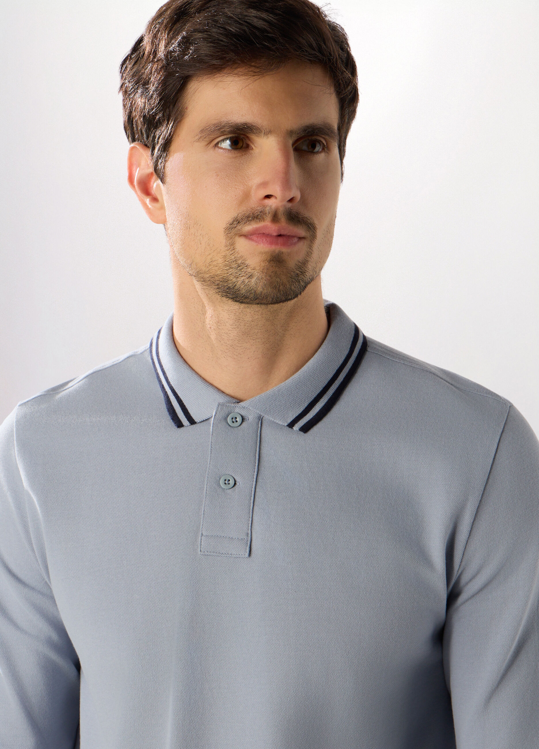 Polo con colletto a contrasto in cotone piquet uomo_2