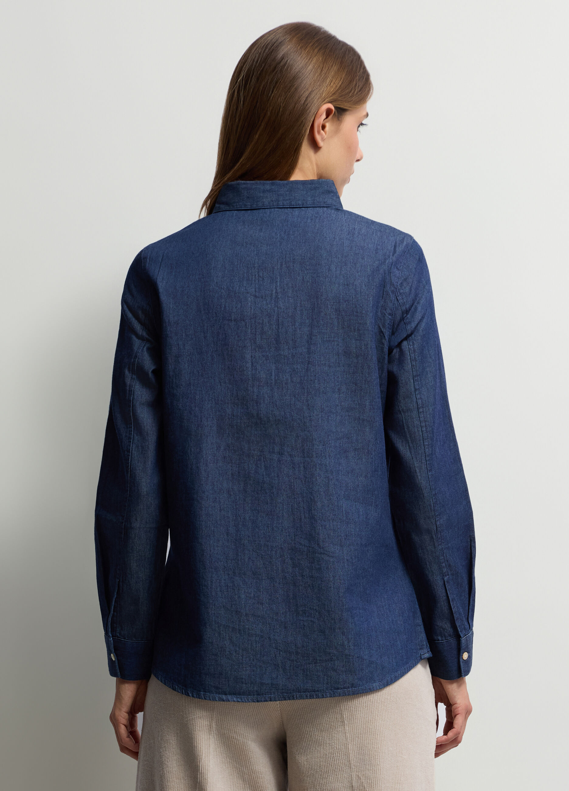 Camicia Fit Regular con colletto alla francese in denim di puro cotone donna_1