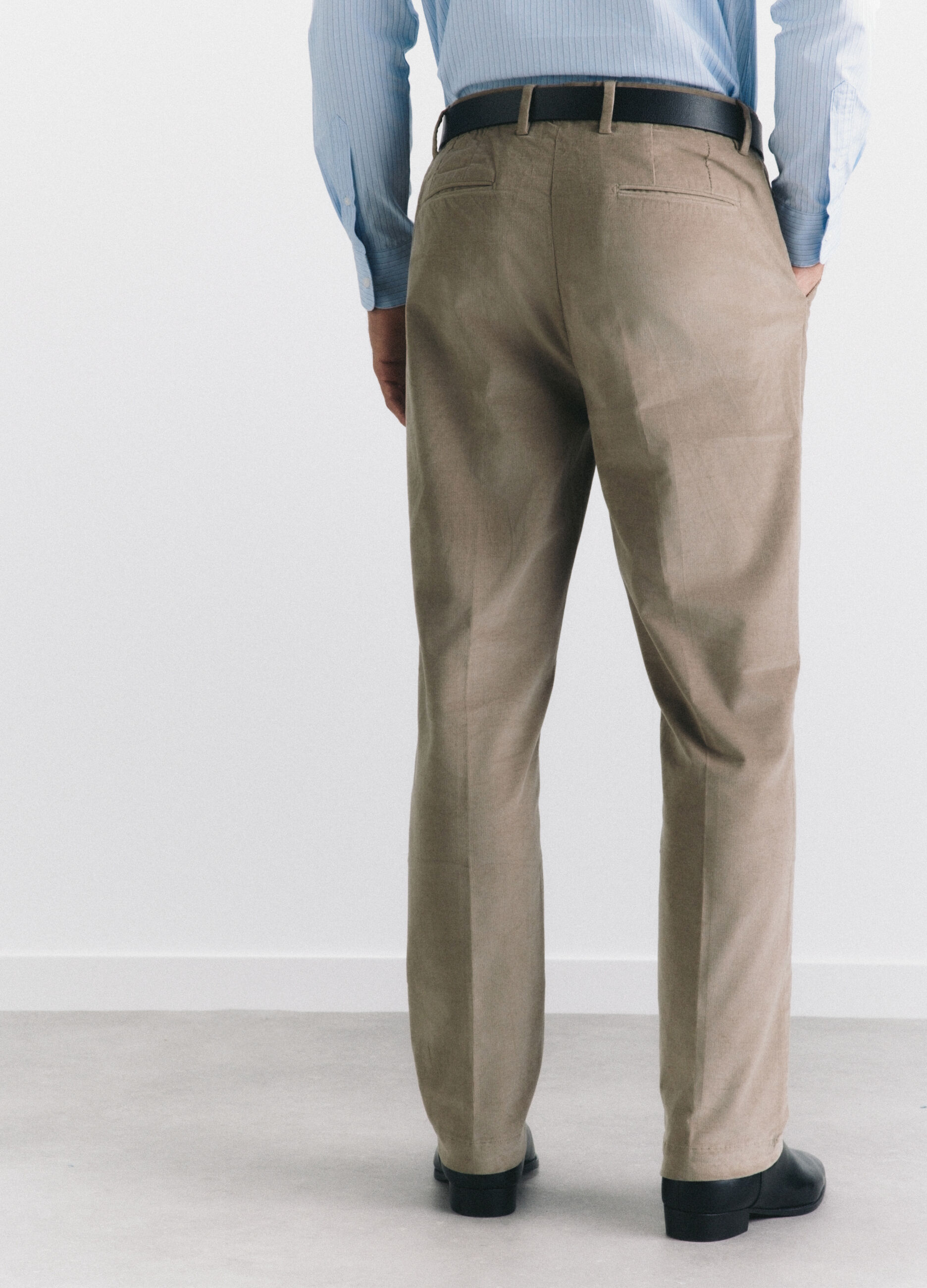 Pantaloni chino in velluto di cotone stretch uomo_3