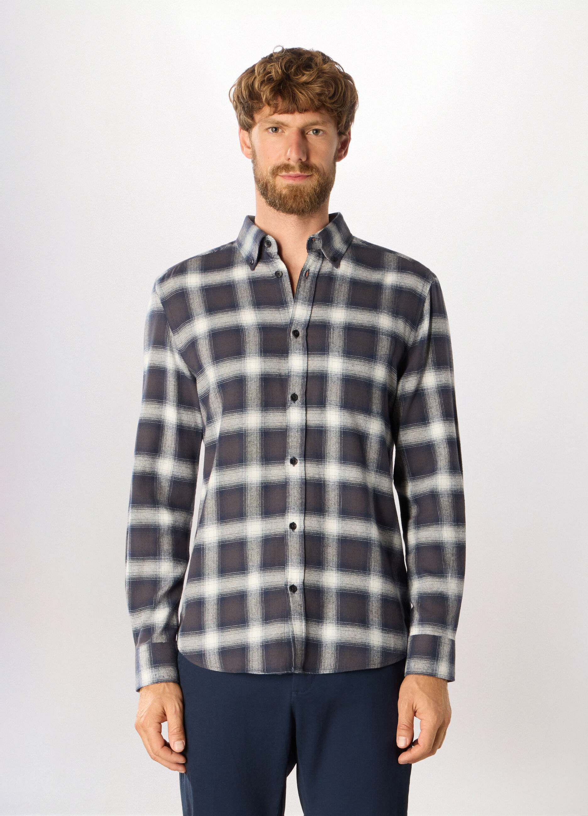Camicia slim fit in cotone a quadri uomo_0