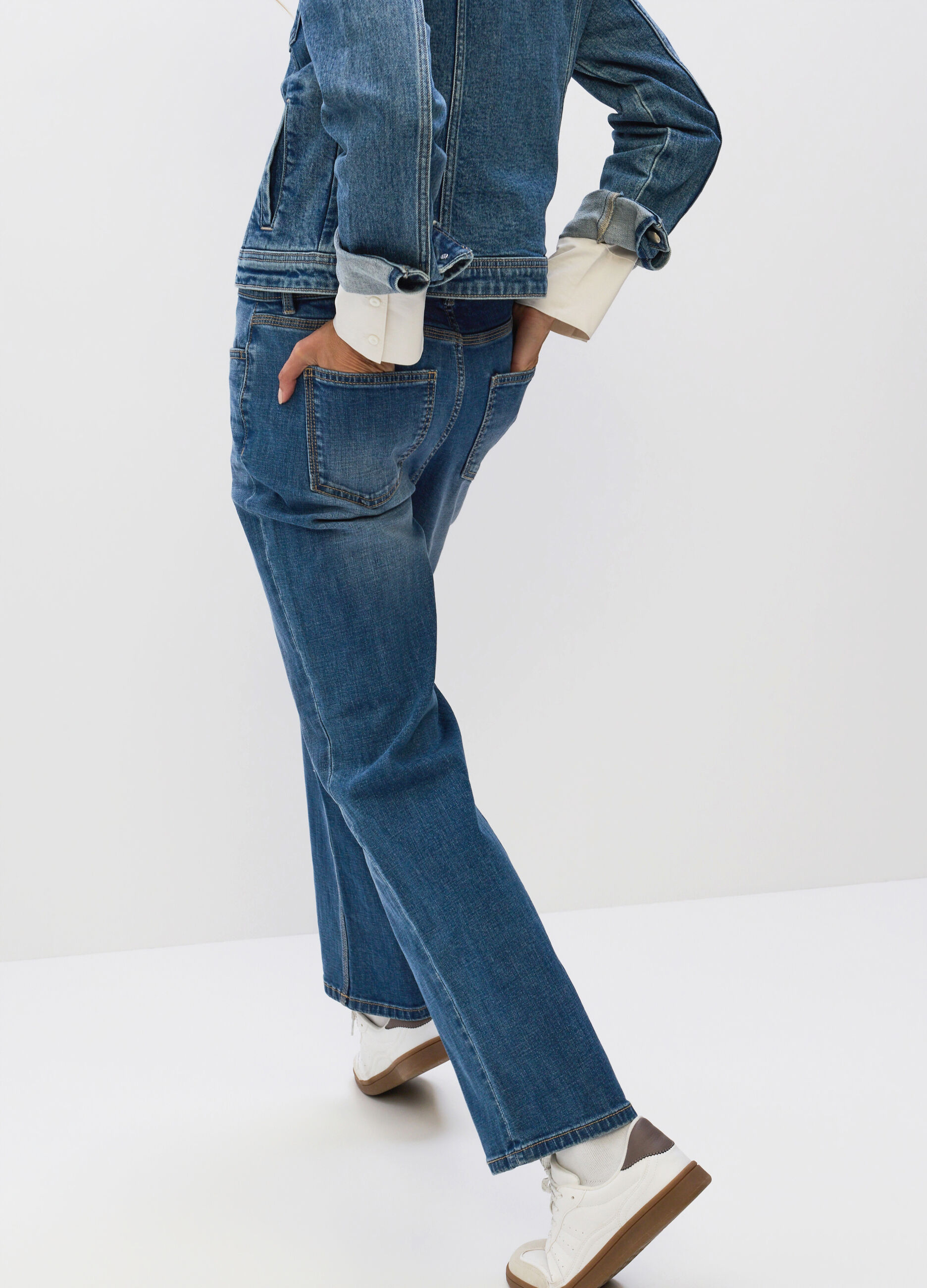 Pantaloni Straight Fit in denim di cotone stretch donna_1