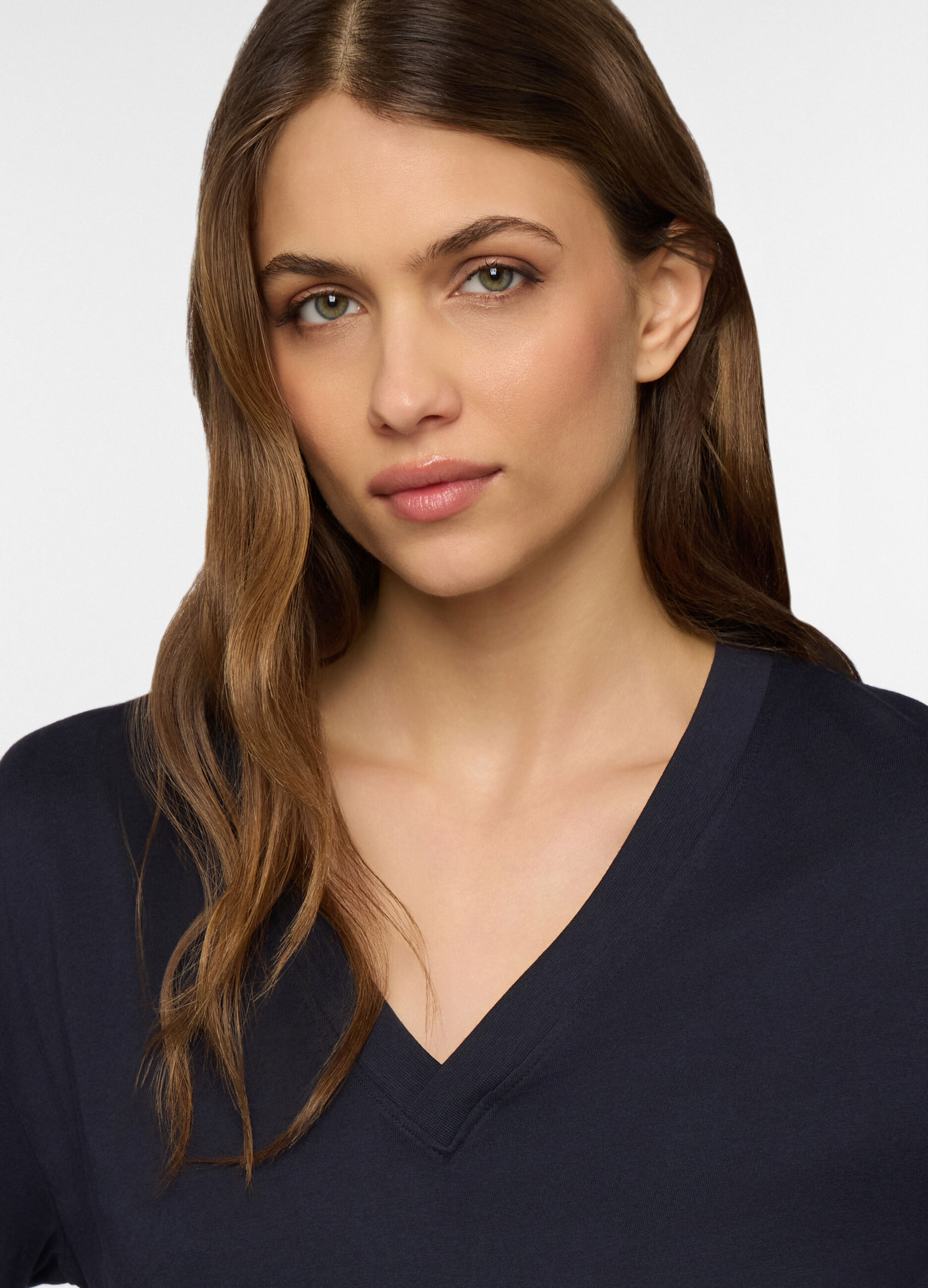T-shirt con scollo a V donna_2
