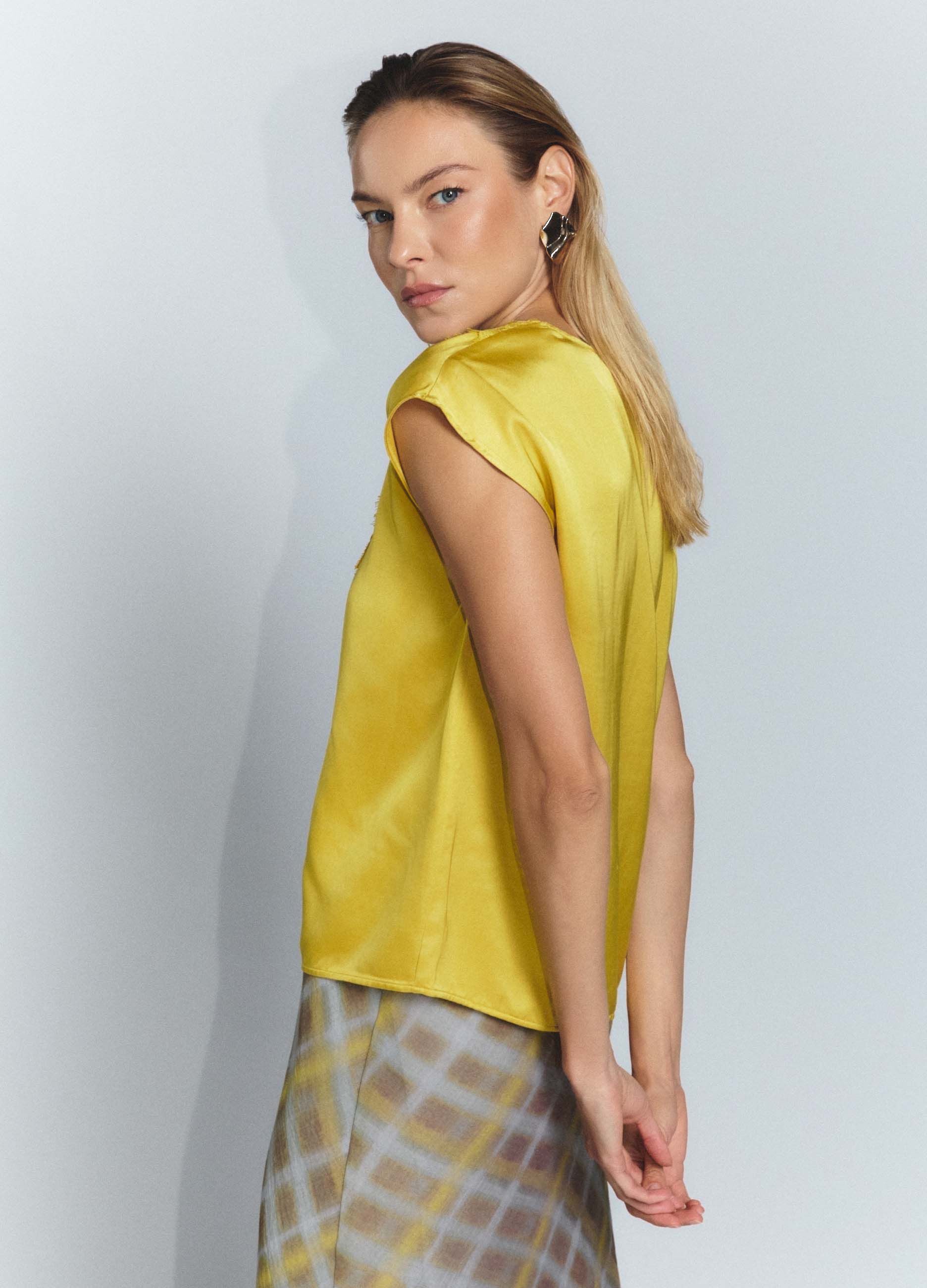 Blusa Fit Regular con scollo a V in raso di pura viscosa donna_3