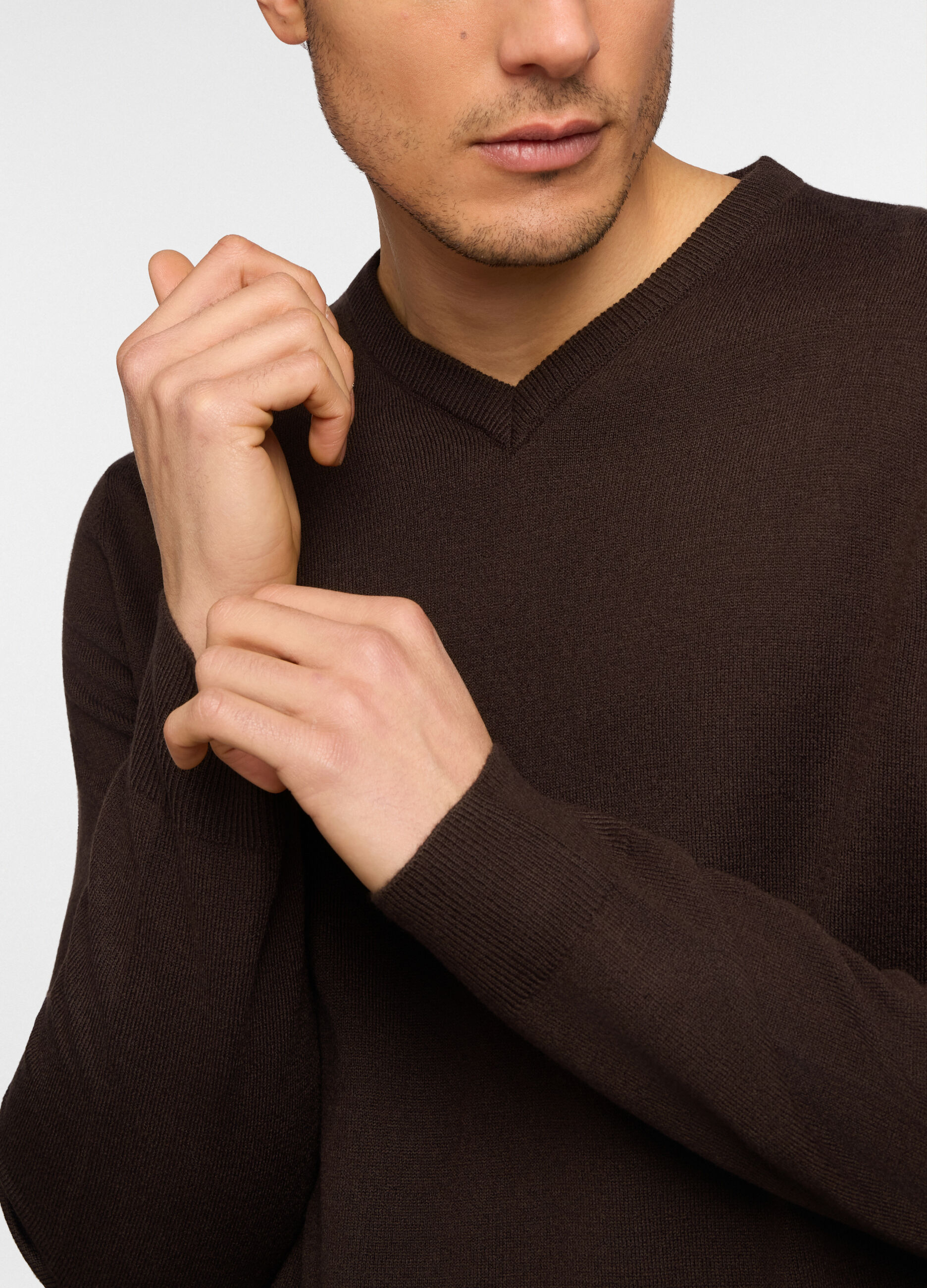 Maglione scollo a V in maglia rasata uomo_2