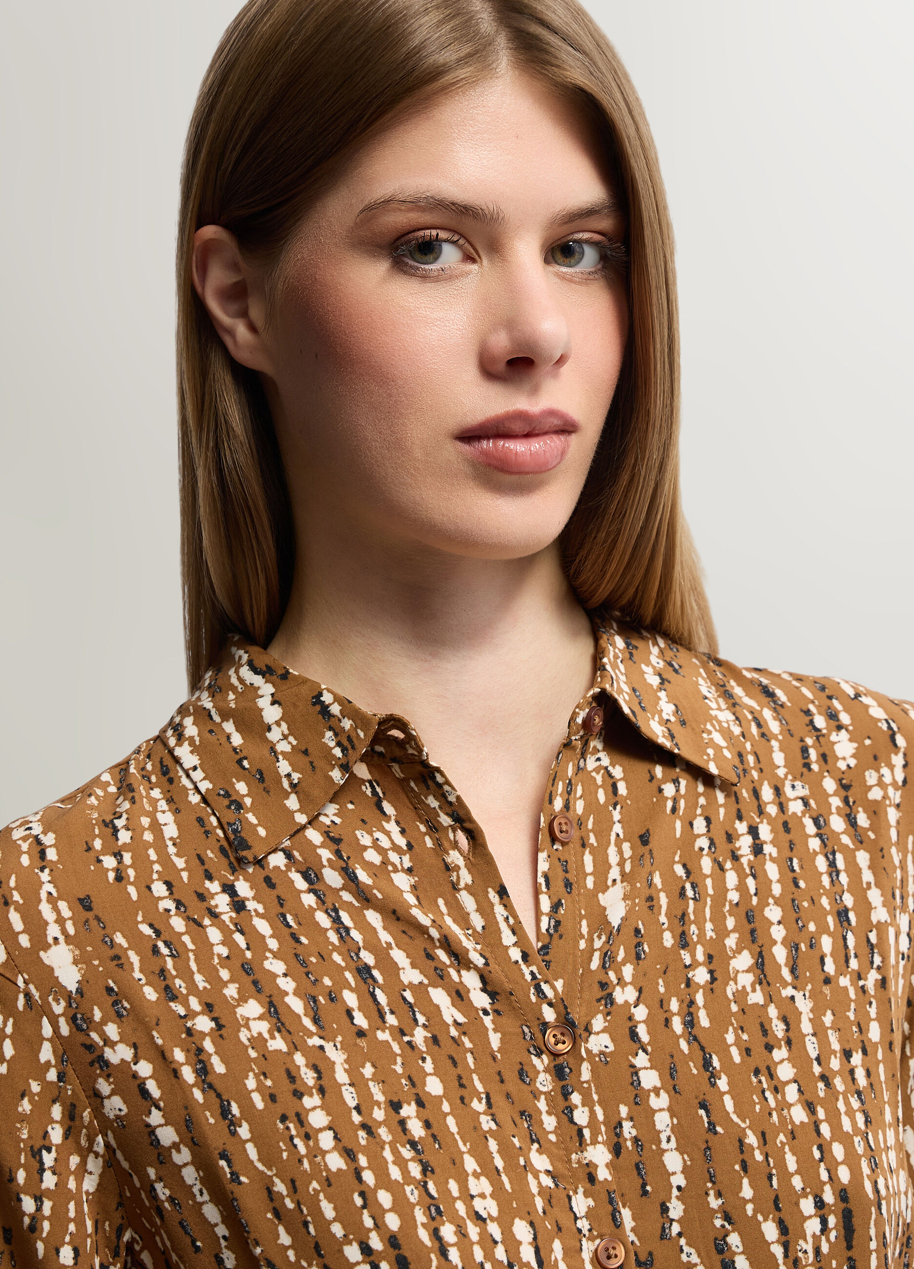 Camicia Fit Regular con colletto alla francese in pura viscosa donna_2