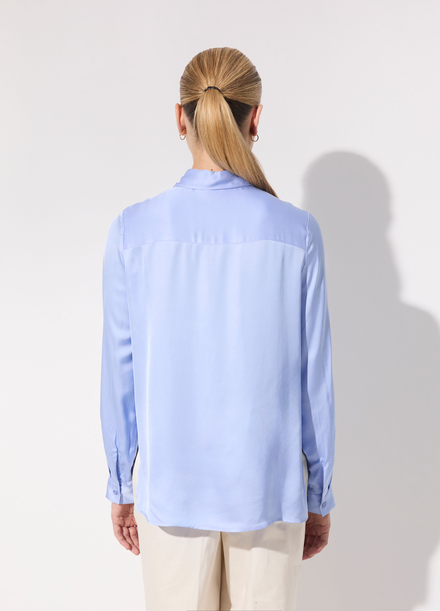 Camicia in viscosa satin a maniche lunghe donna_2