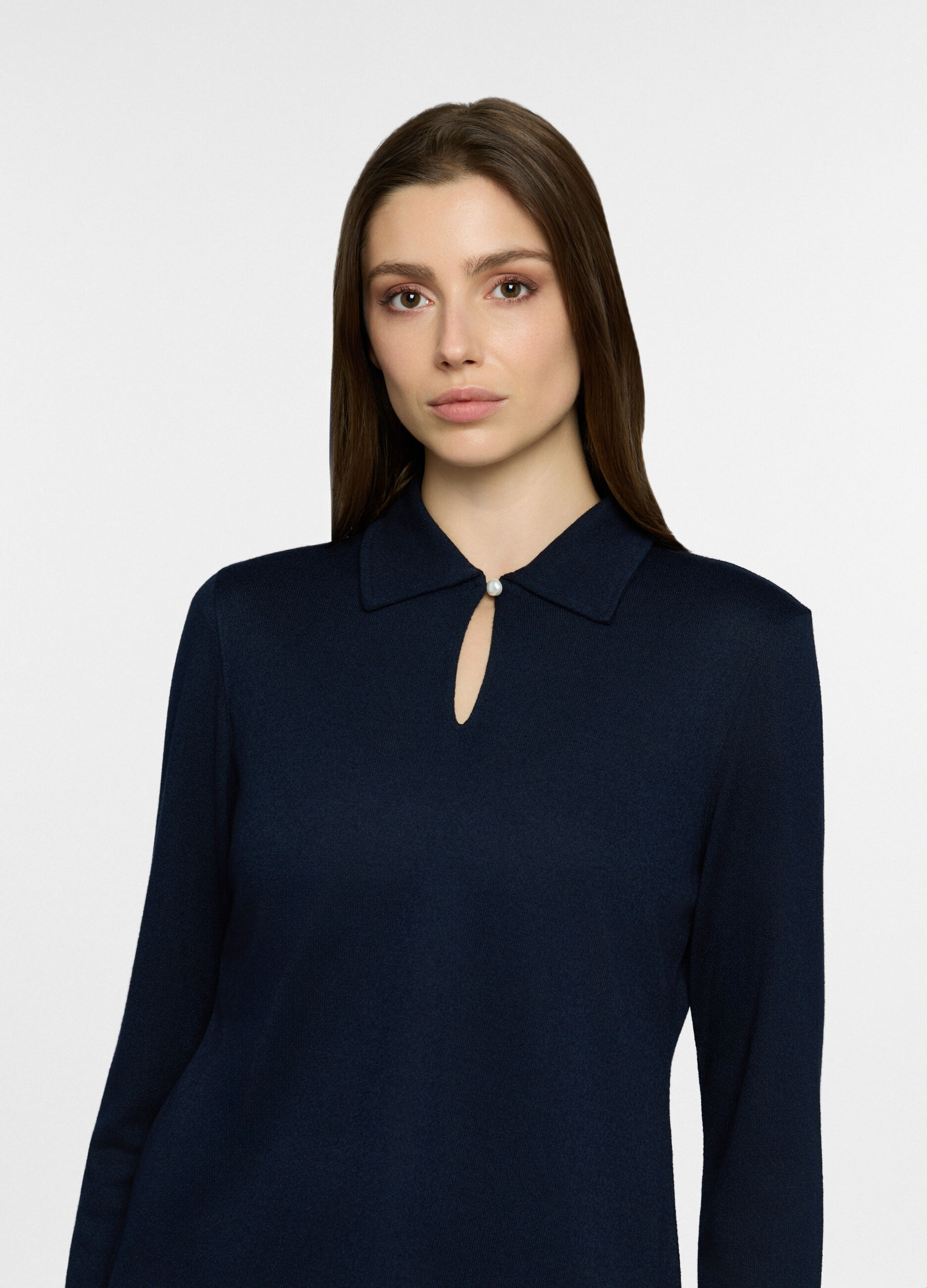 T-shirt con scollo a goccia e bottone _2