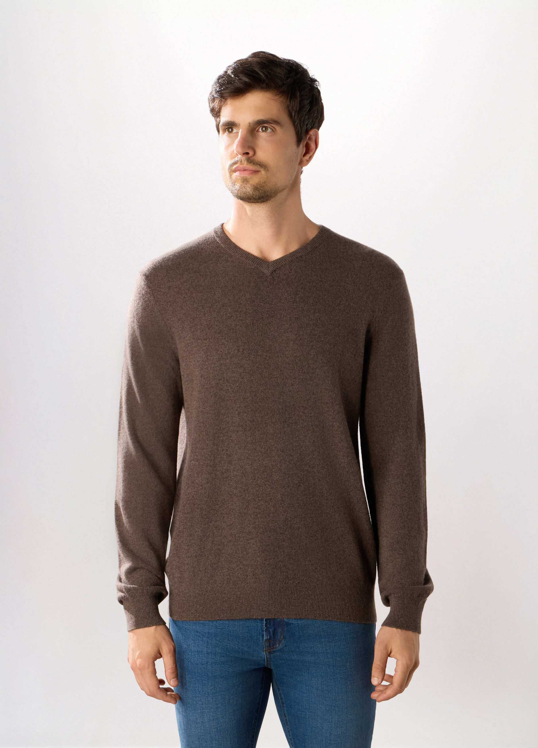Maglione collo a V in cashmere uomo_0