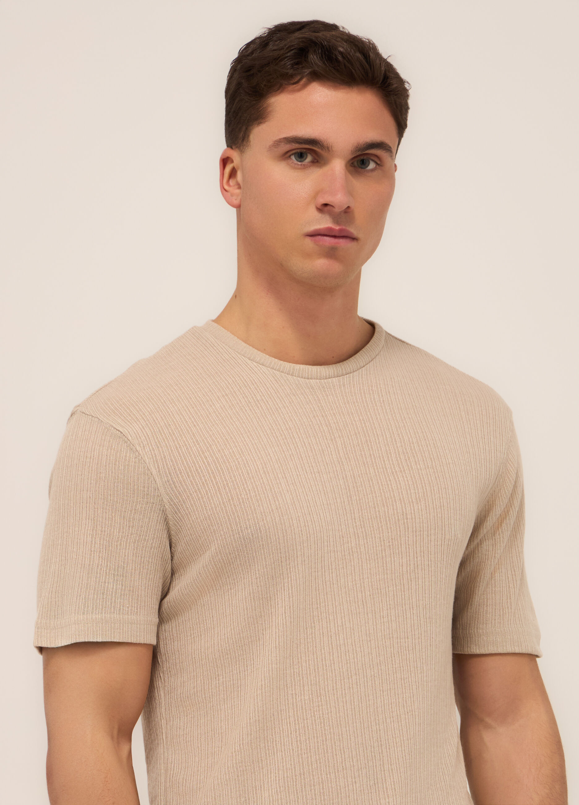 T-shirt girocollo a costine uomo_2