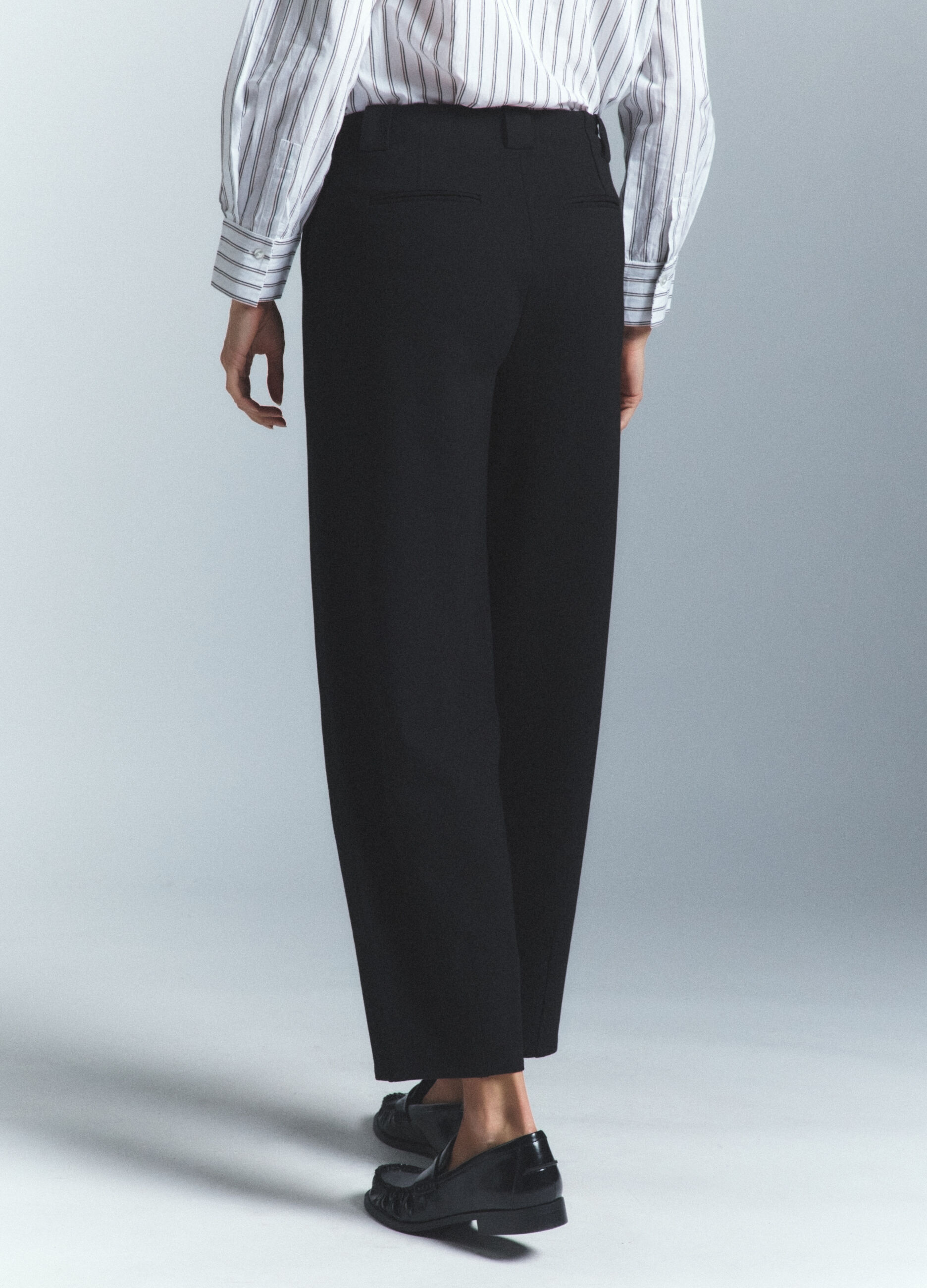 Pantaloni Carrot Fit in Punto Milano di viscosa stretch donna_3