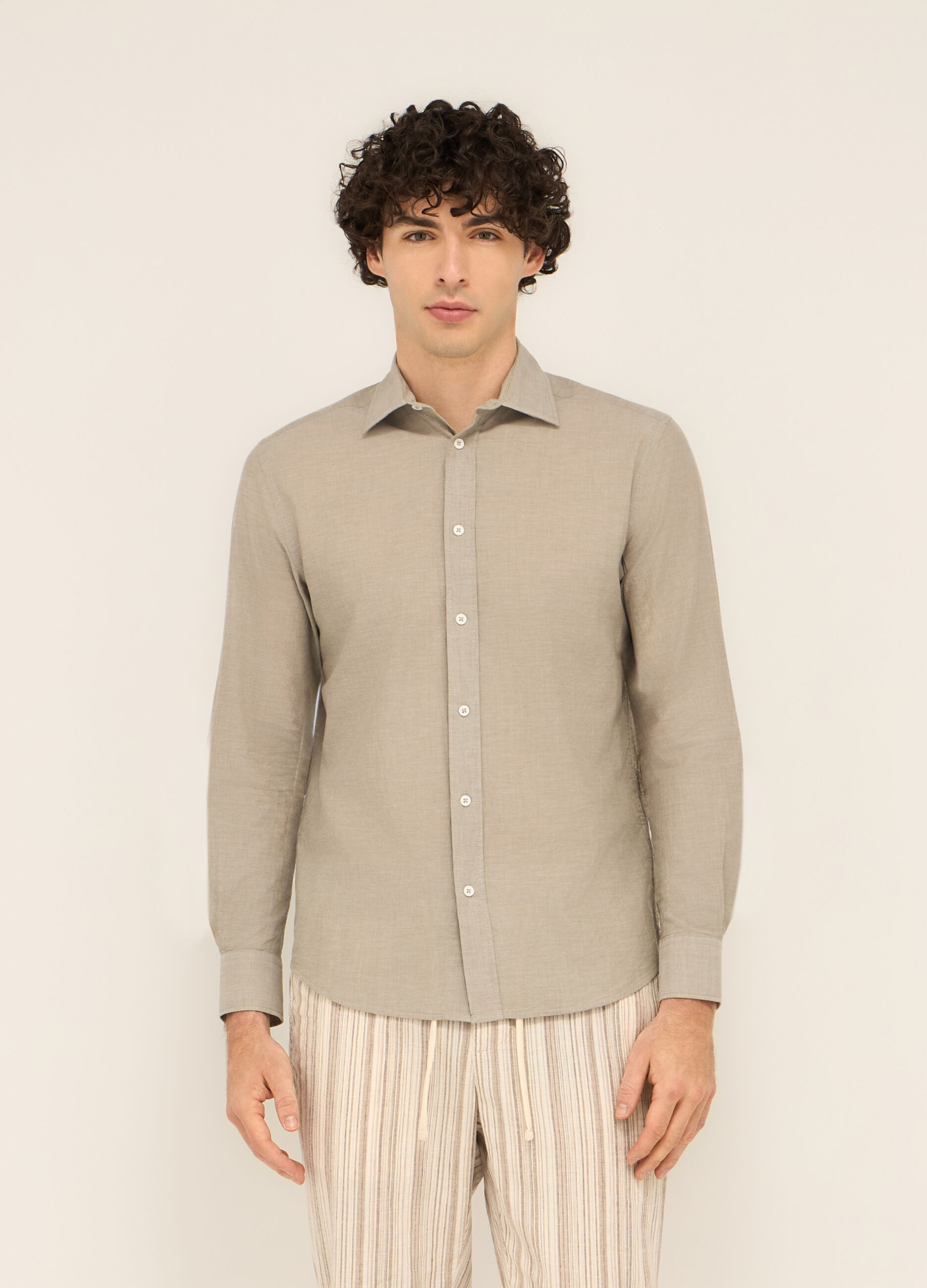 Camicia regular fit in tela di puro cotone uomo_0