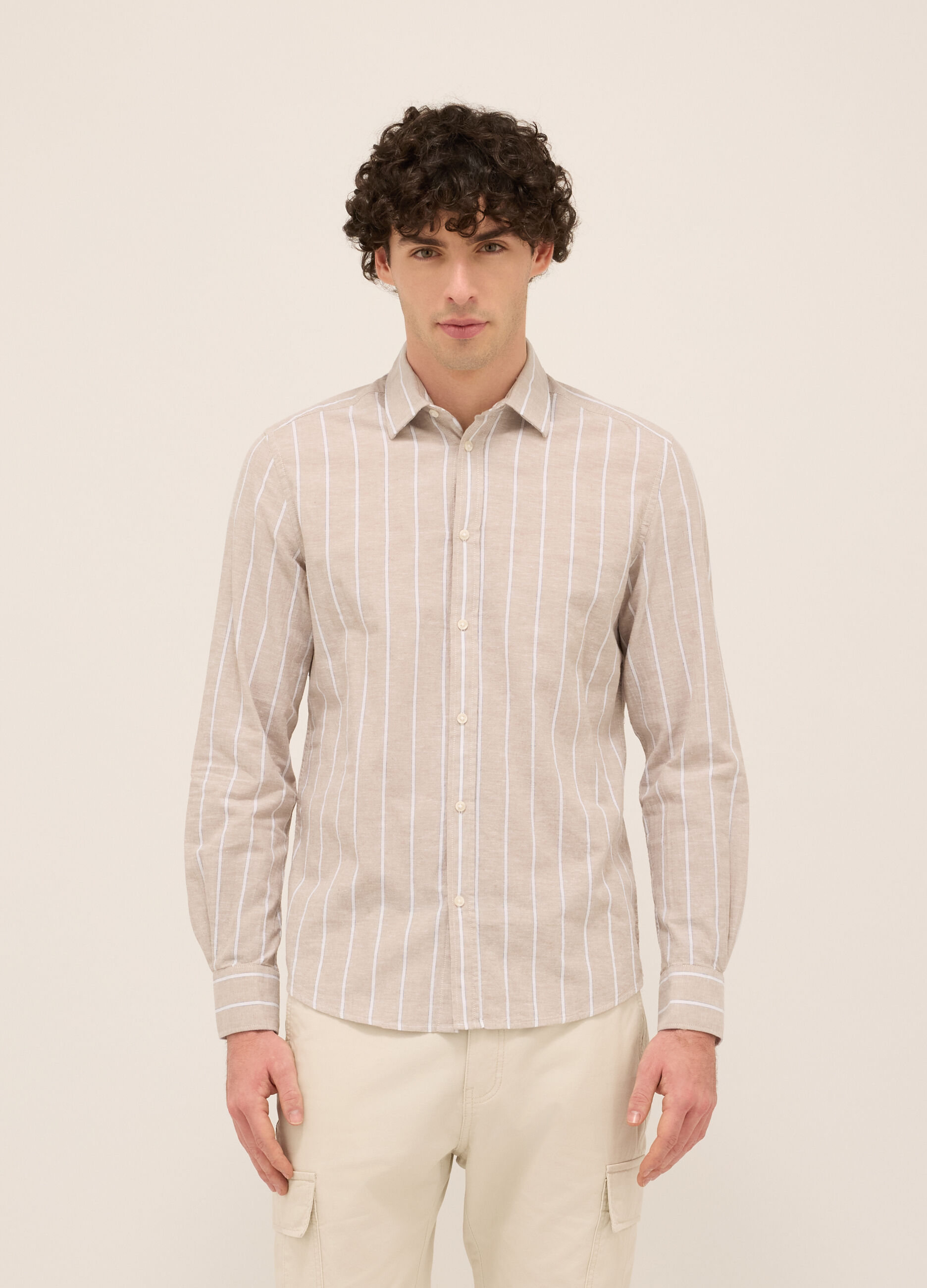 Camicia regular fit in cotone e lino a righe uomo_0