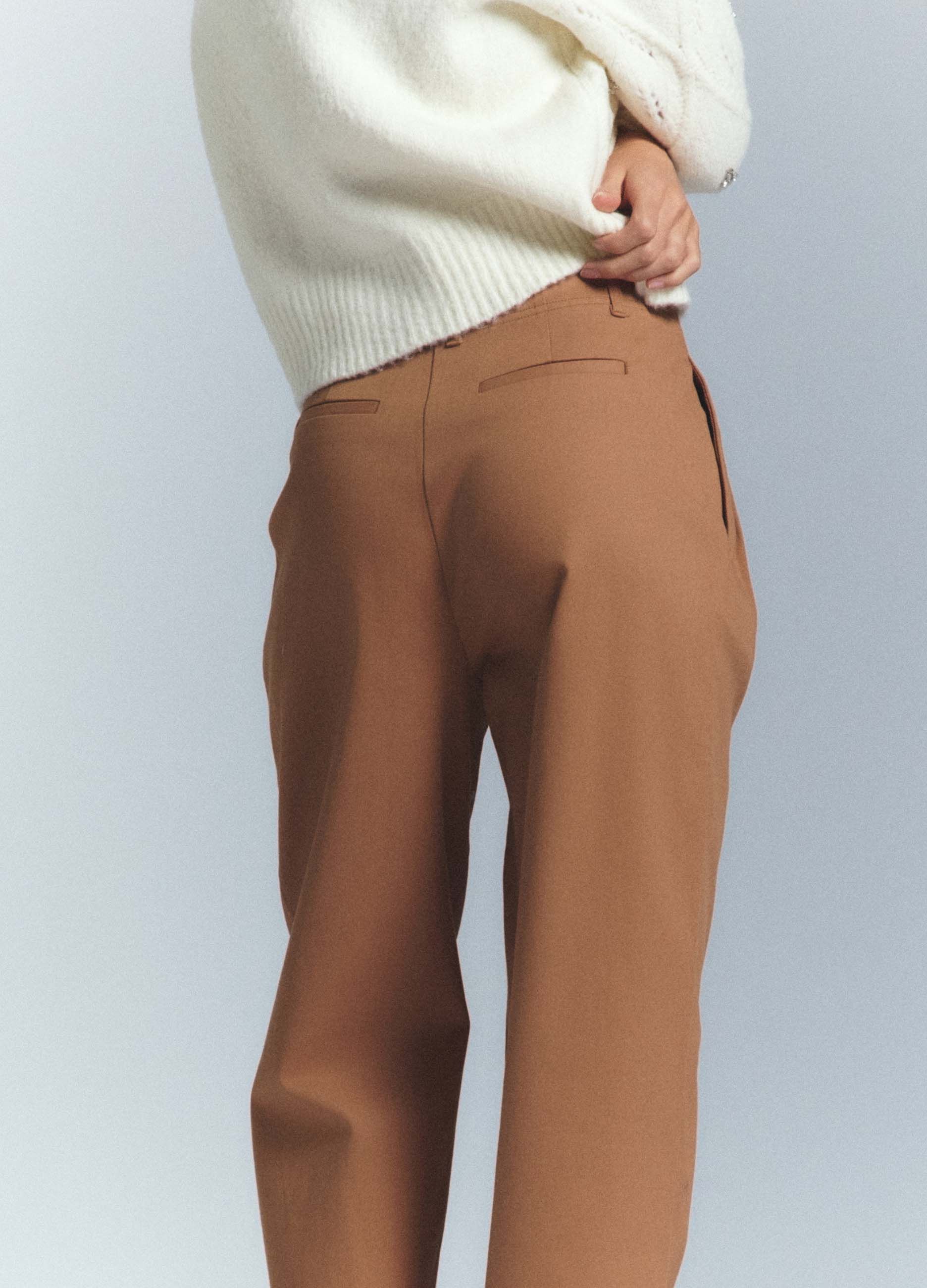 Pantaloni Straight Fit in Twill di cotone stretch donna_3