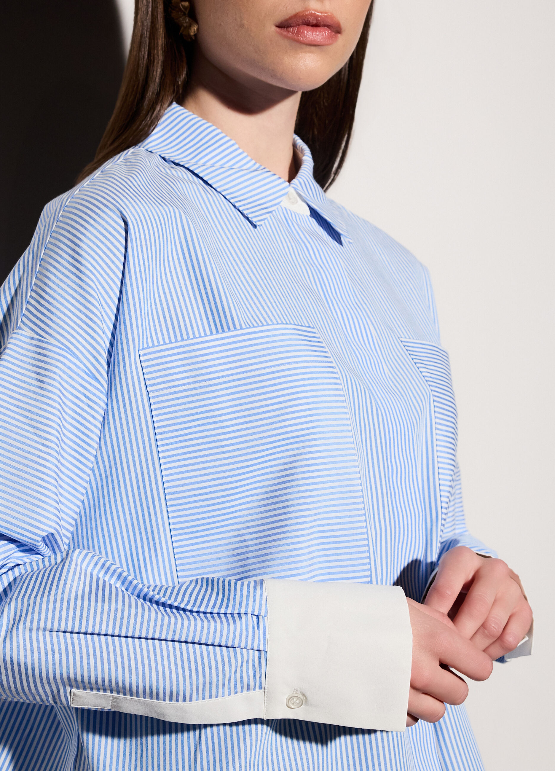 Camicia cropped over fit con collo alla francese donna_3