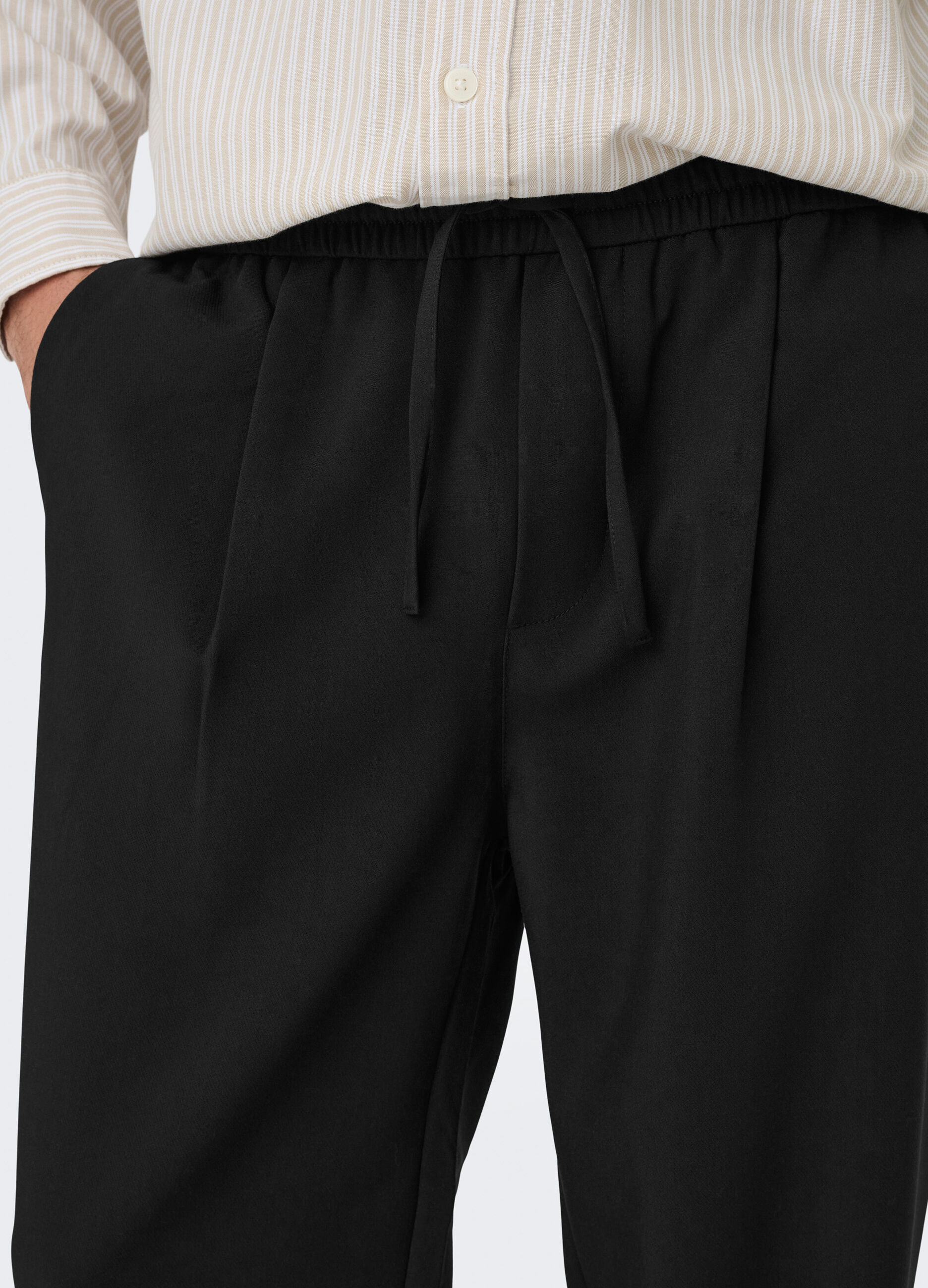 Pantalone con coulisse e pince uomo_4