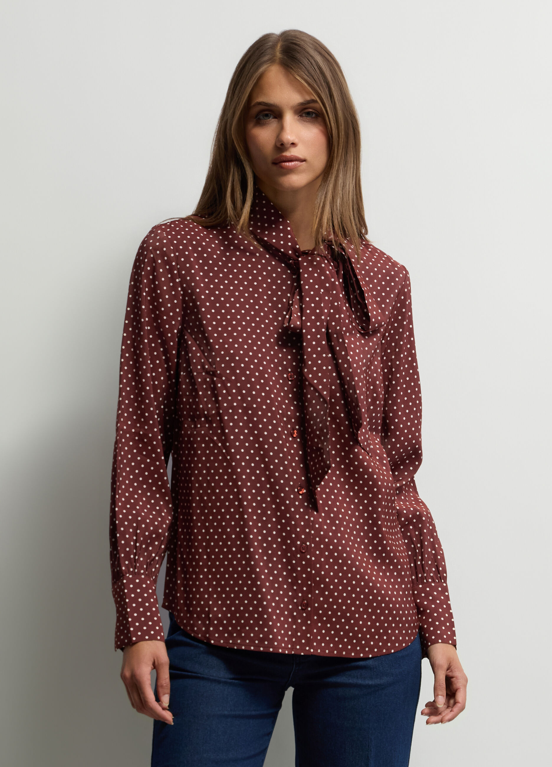 Camicia Fit Regular scollo con fiocco donna_0
