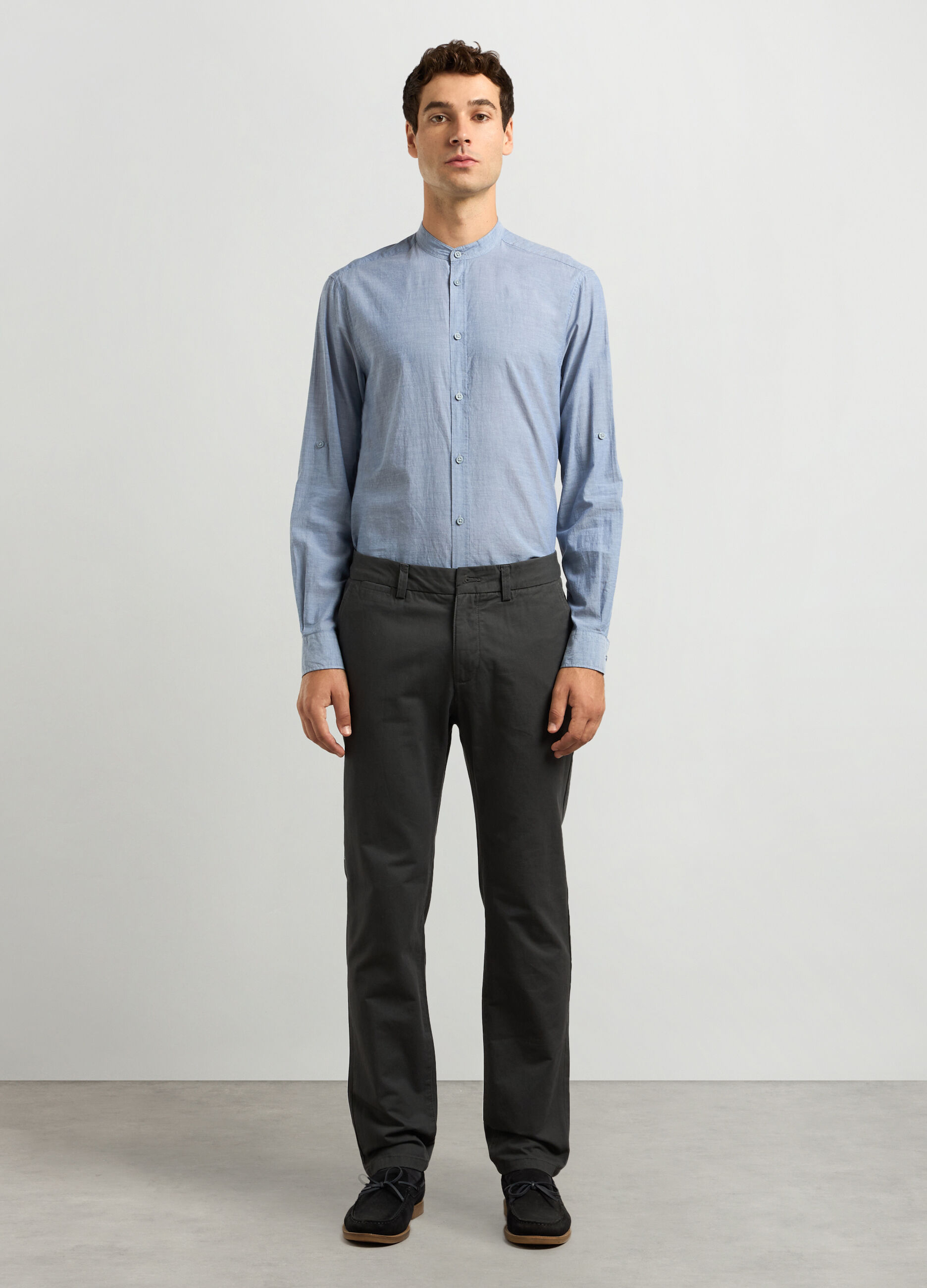 Pantaloni chino regular fit in twill di cotone uomo_0