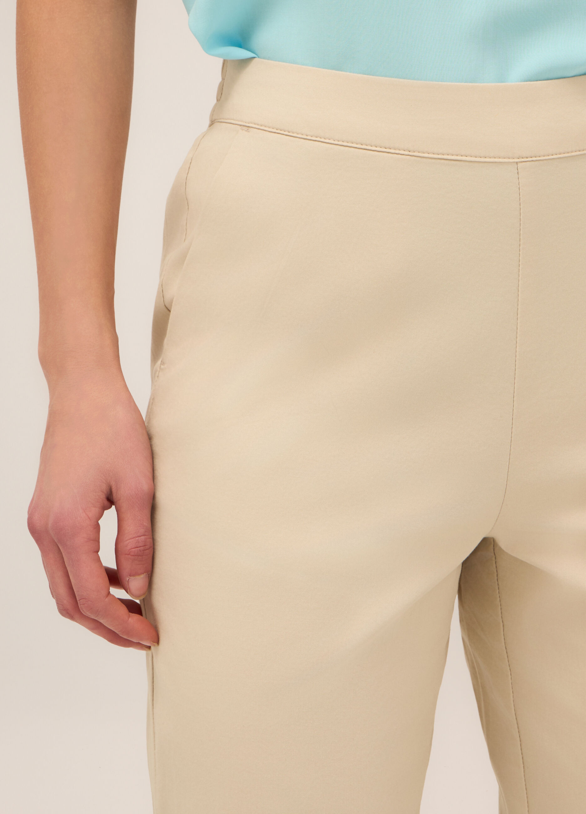 Pantaloni in twill di cotone stretch donna_2