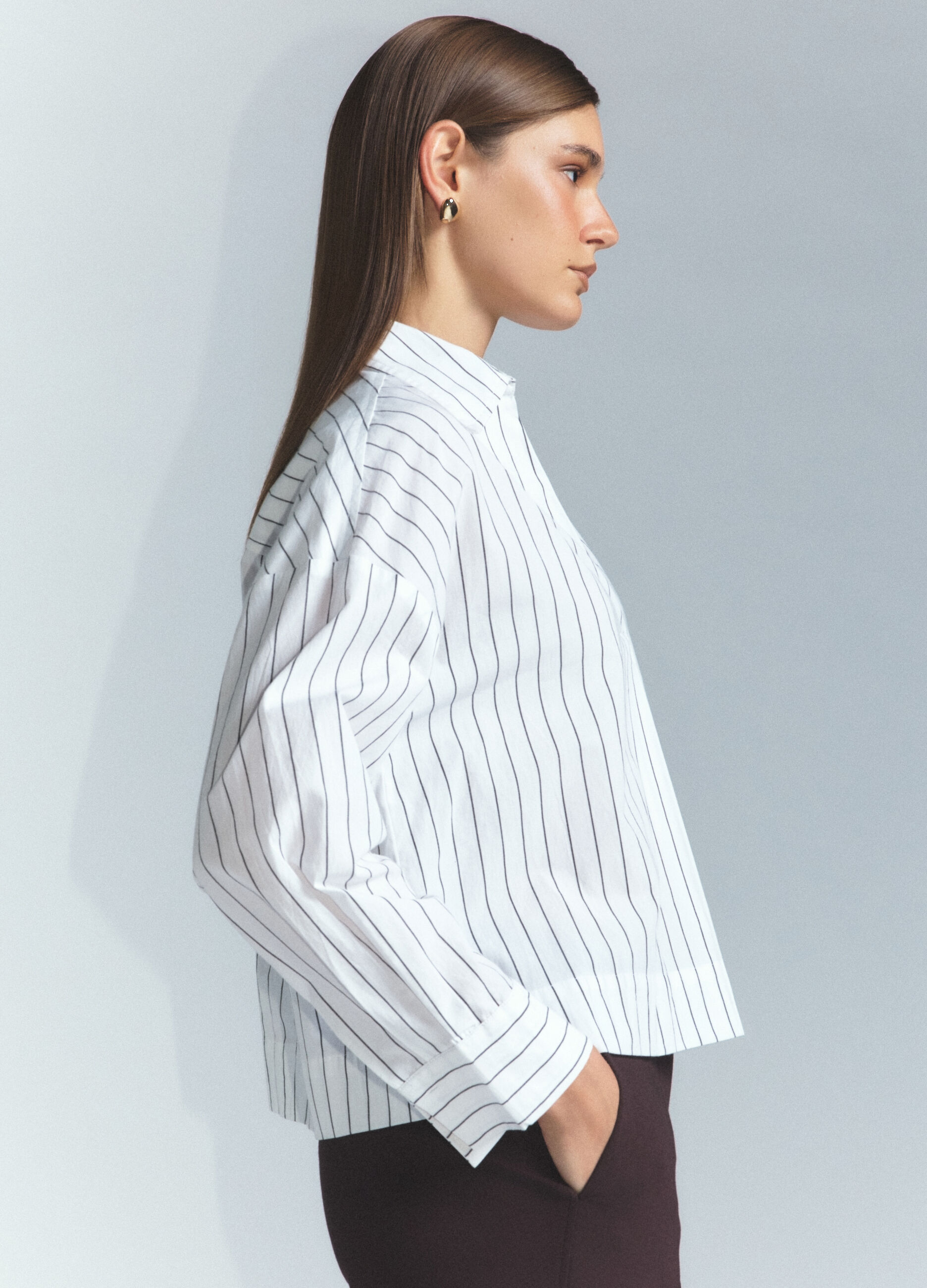 Blusa Fit Regular con scollo a V in popeline di puro cotone donna_3