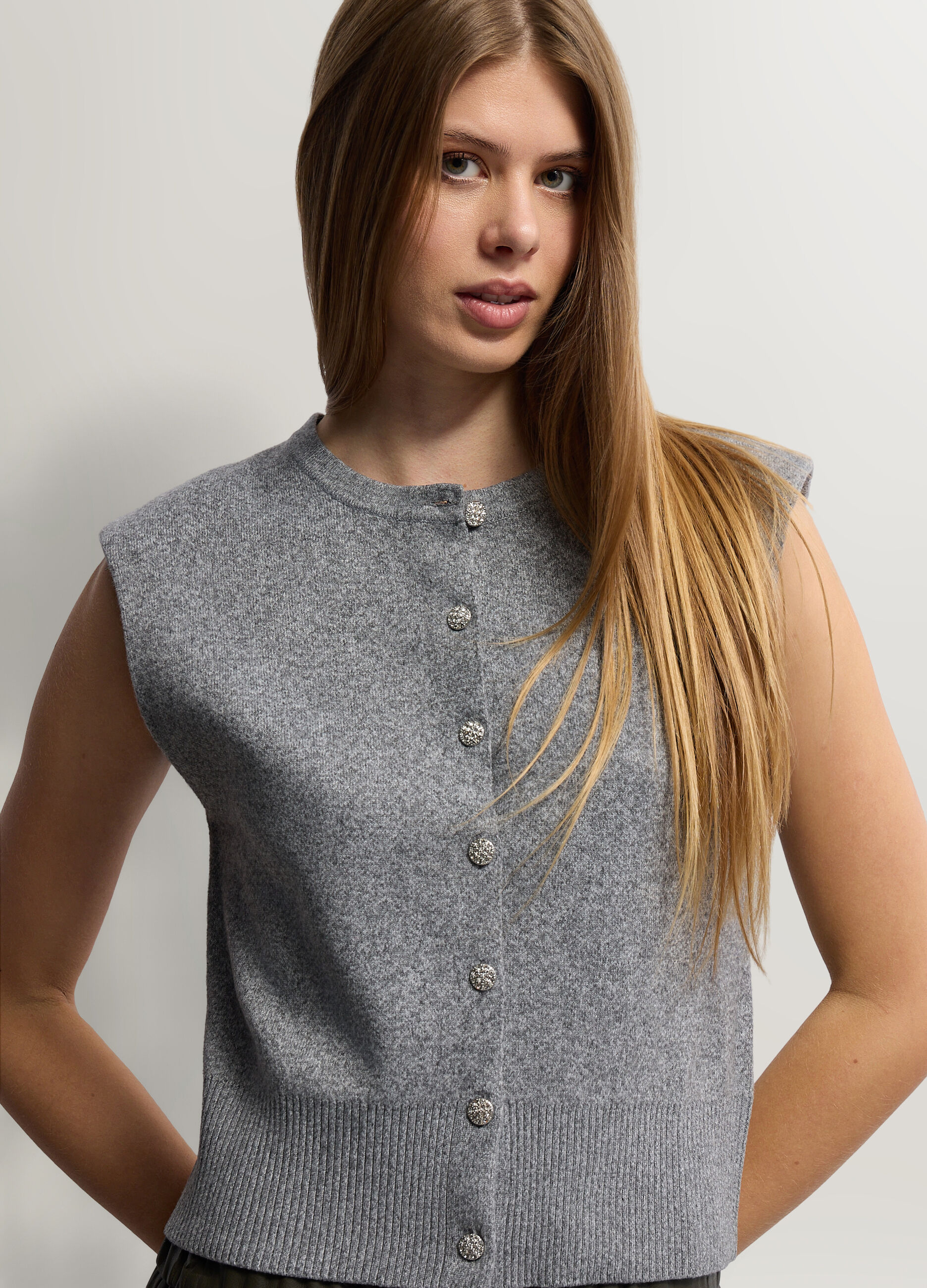 Gilet girocollo in maglia rasata donna_2