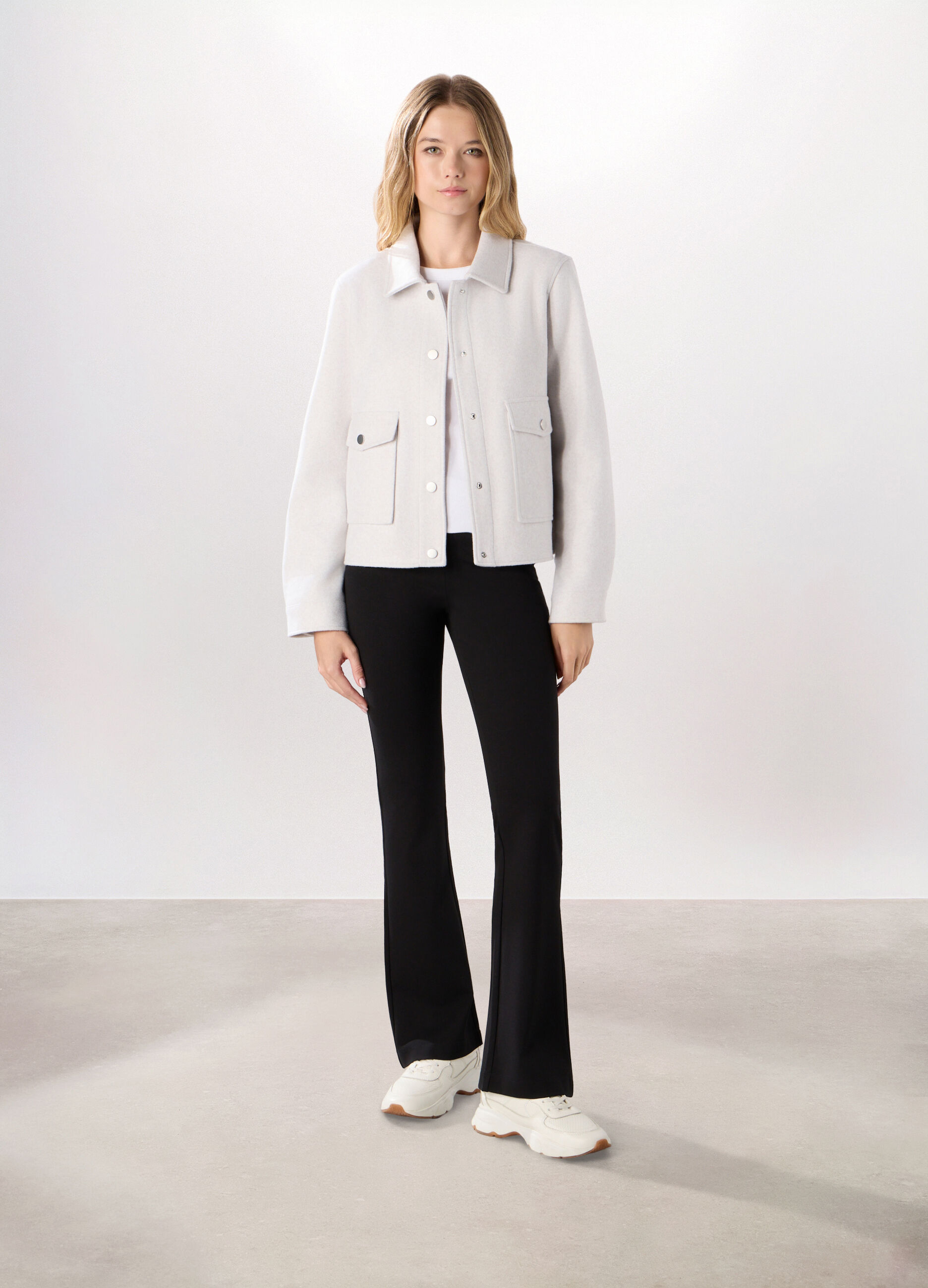 Giacca con tasche ad aletta donna_0