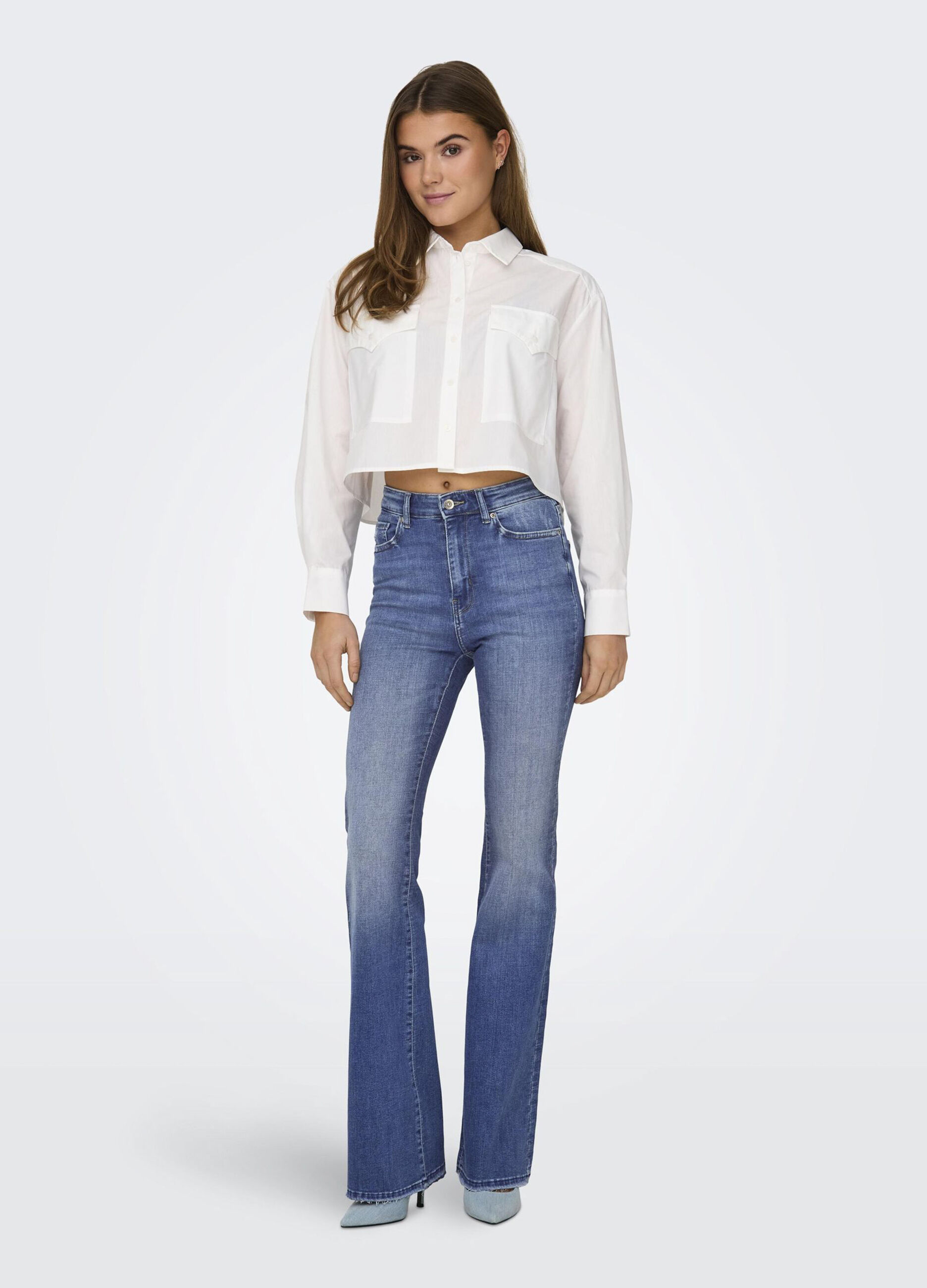 Pantaloni flare fit in denim stretch donna