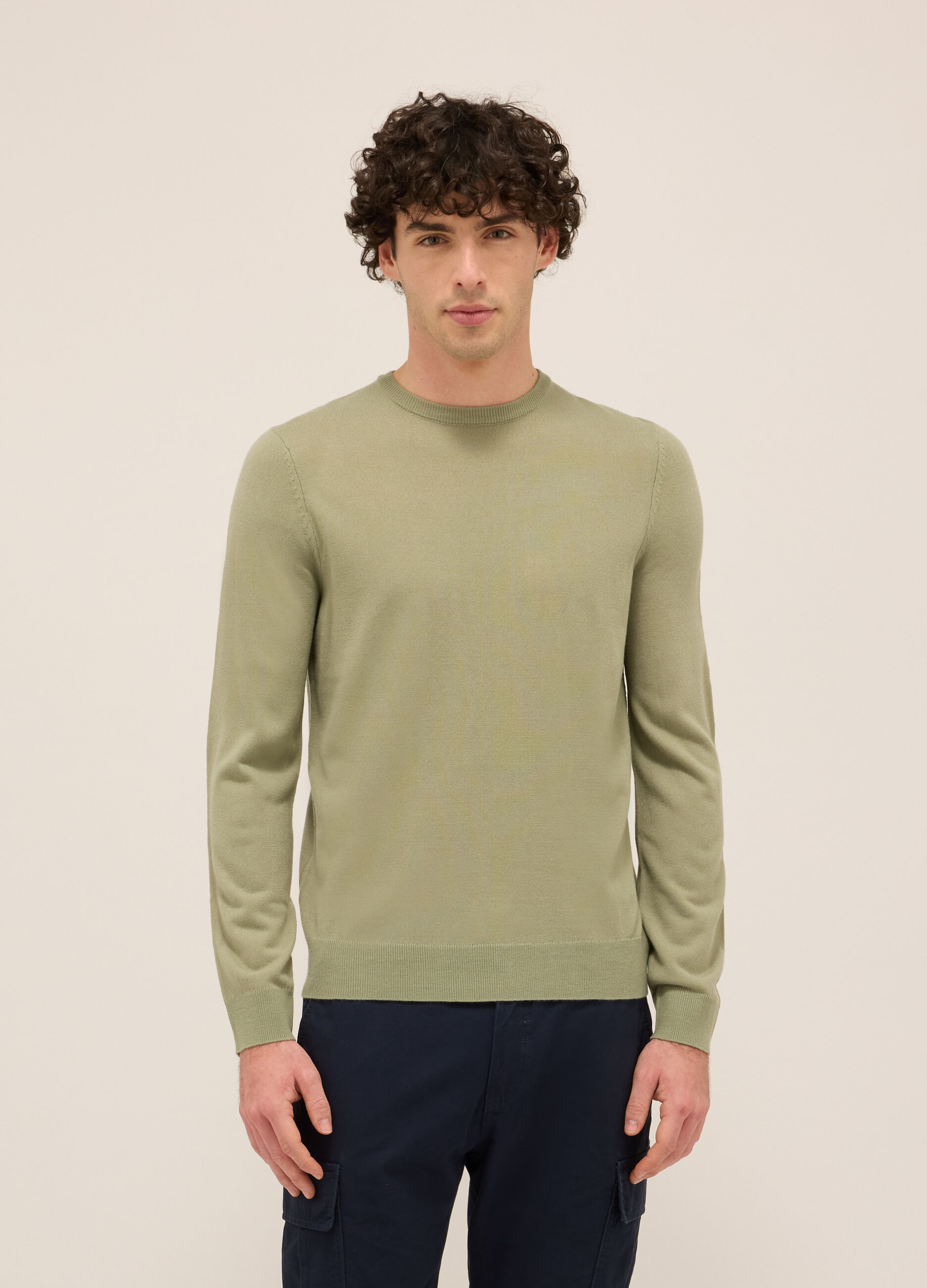 Maglione girocollo in maglia rasata uomo_0