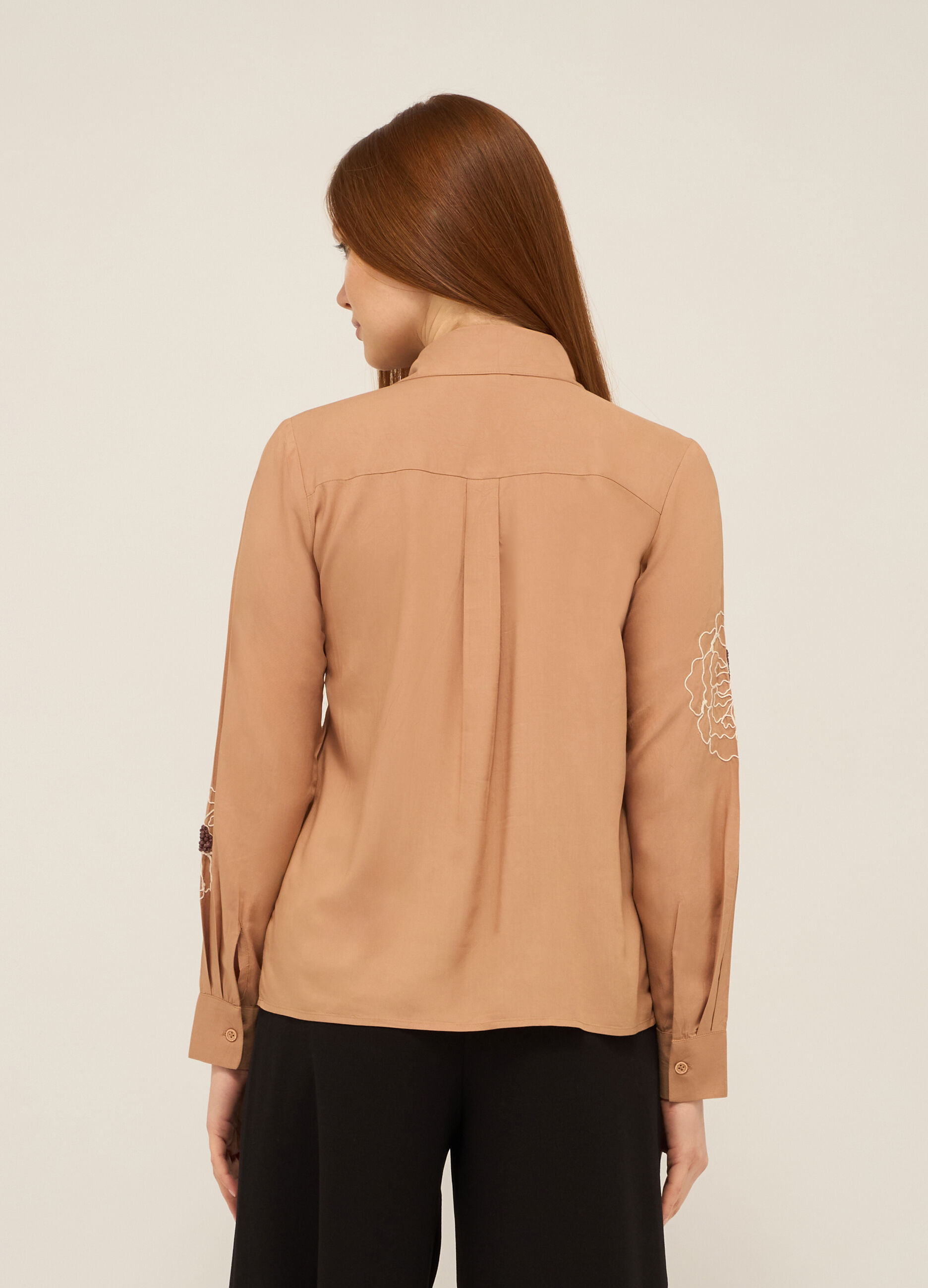 Blusa in pura viscosa con ricami donna_1