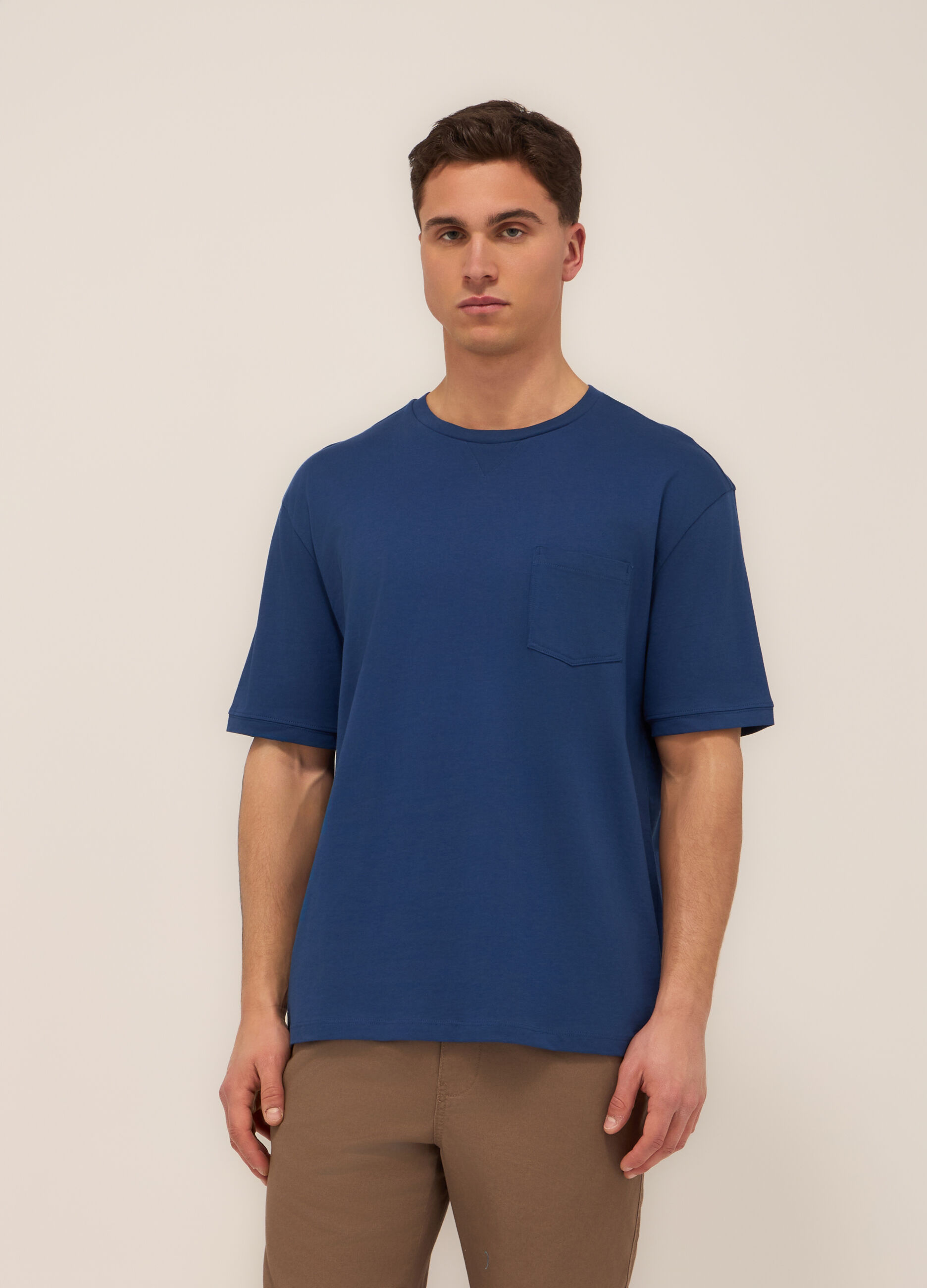 T-shirt con taschino in jersey di cotone_0