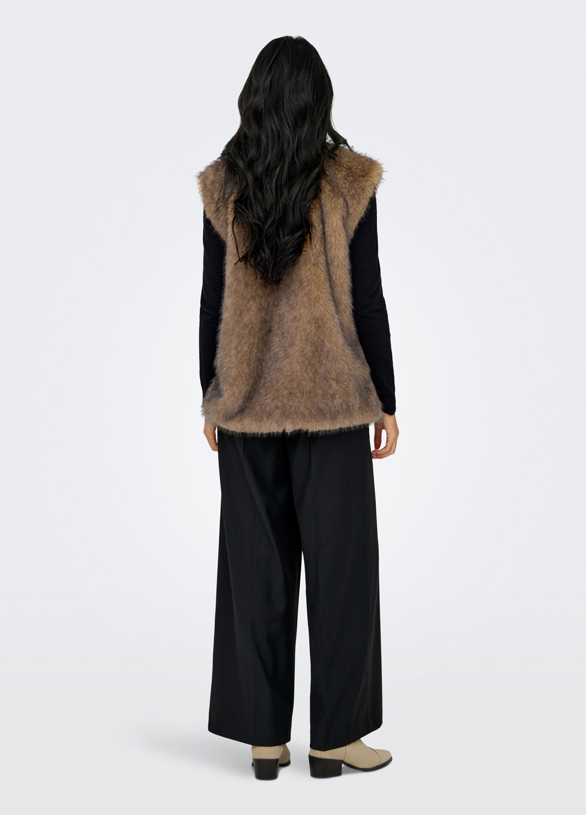 Cappotto smanicato in eco fur donna_1