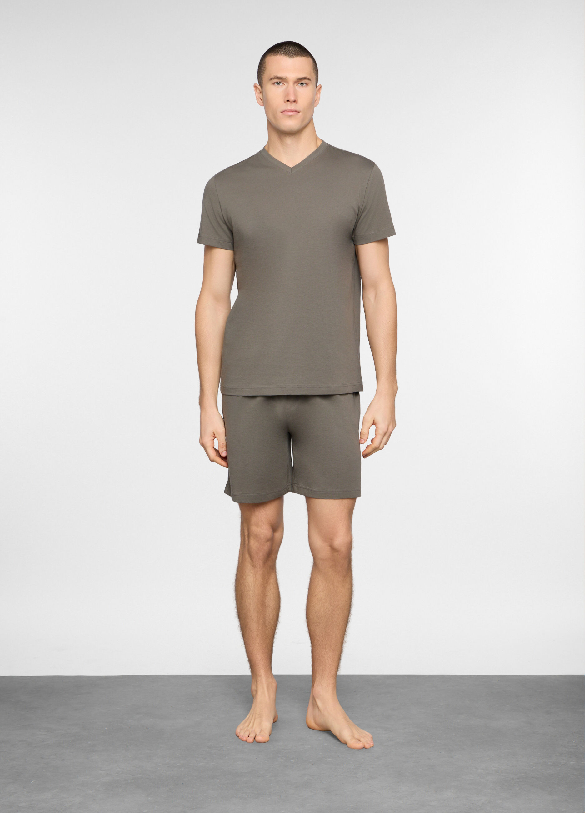 Pigiama corto con scollo a V uomo_0