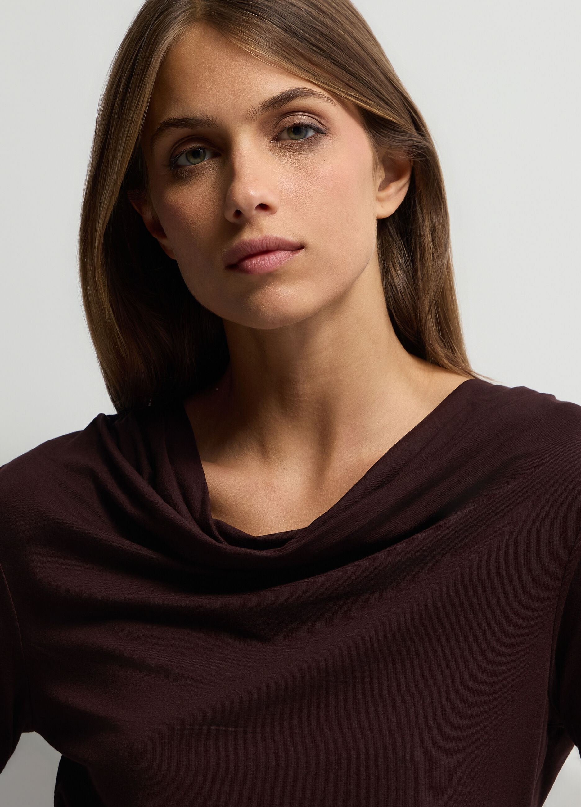 T-shirt con scollo drappeggiato stretch donna_2