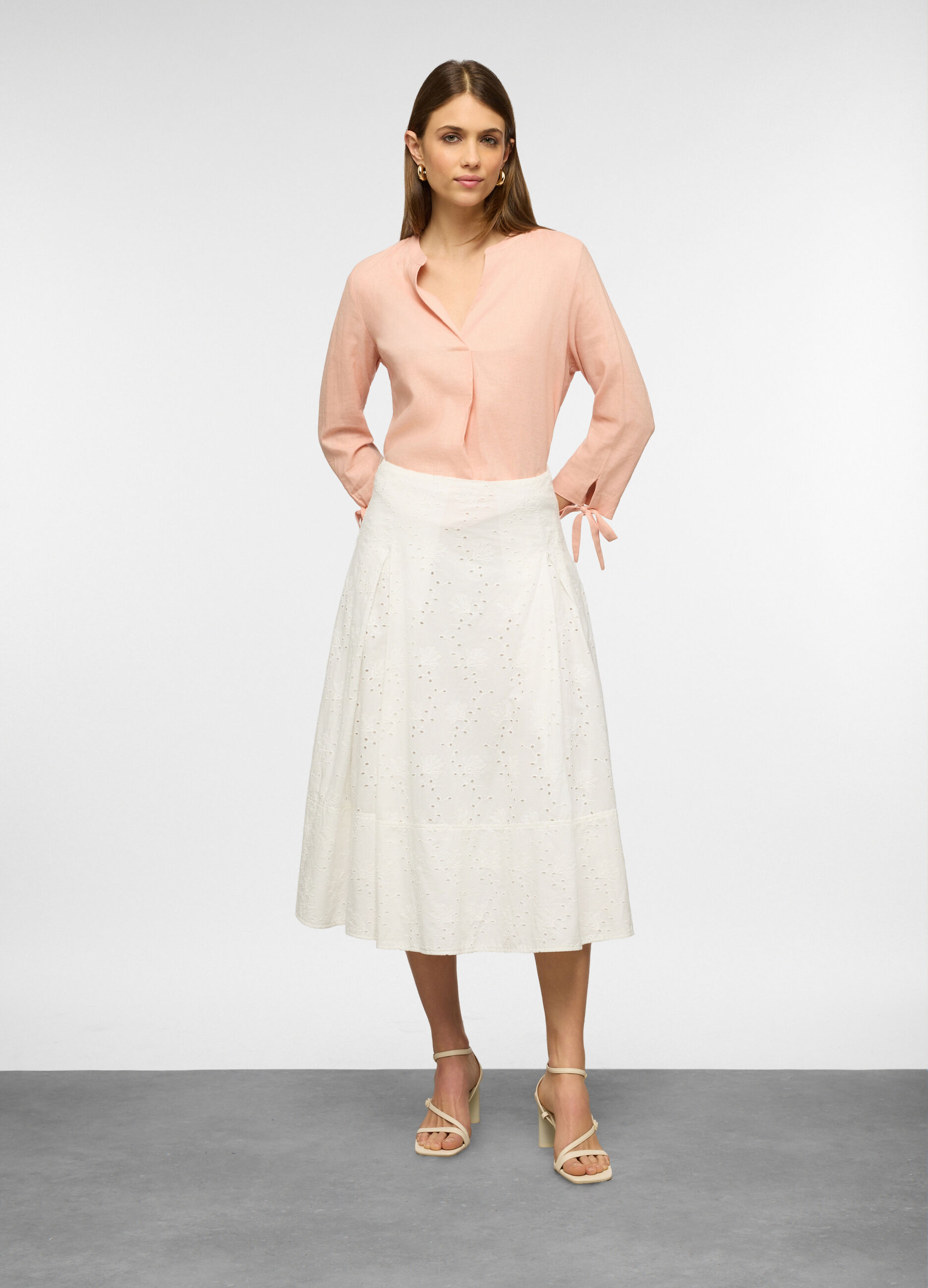 Blusa regular fit con scollo a V misto lino donna_0