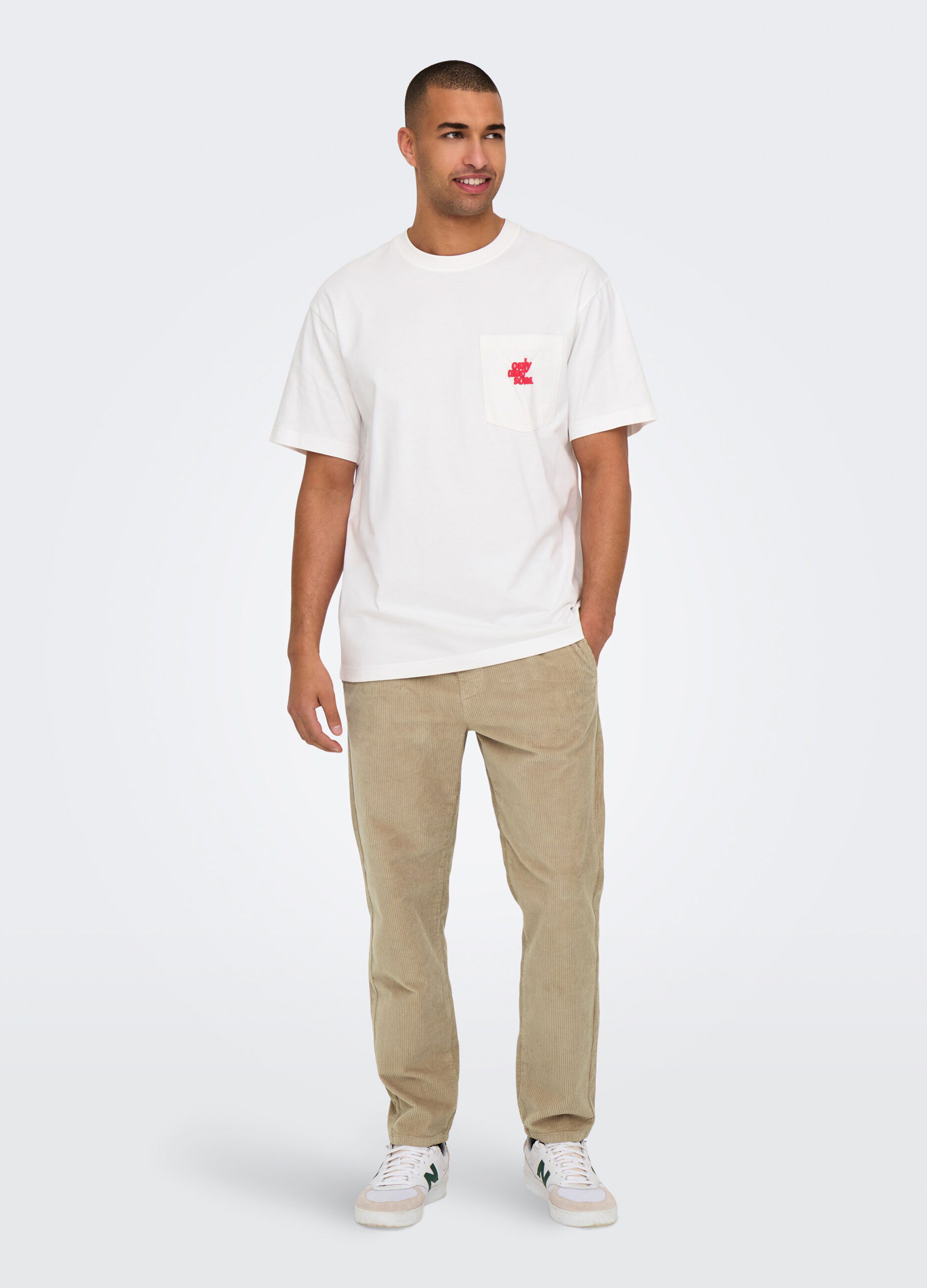 Pantaloni regular fit in velluto a coste uomo_0