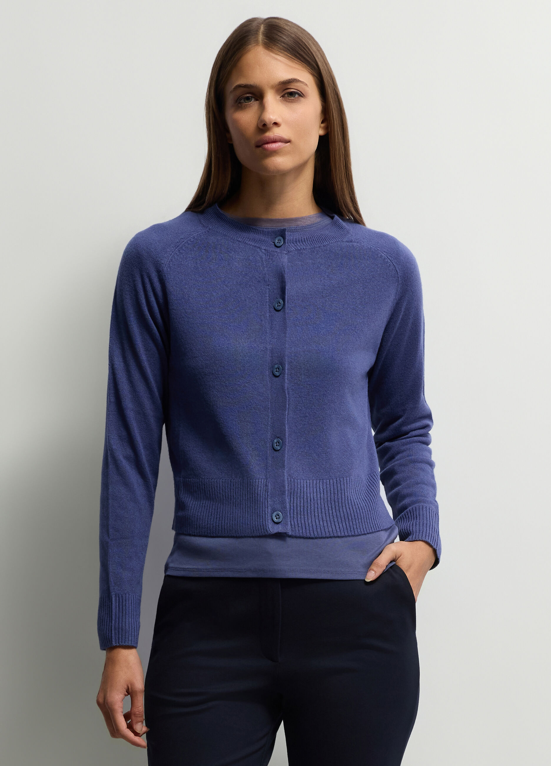 Cardigan girocollo in maglia rasata donna_0
