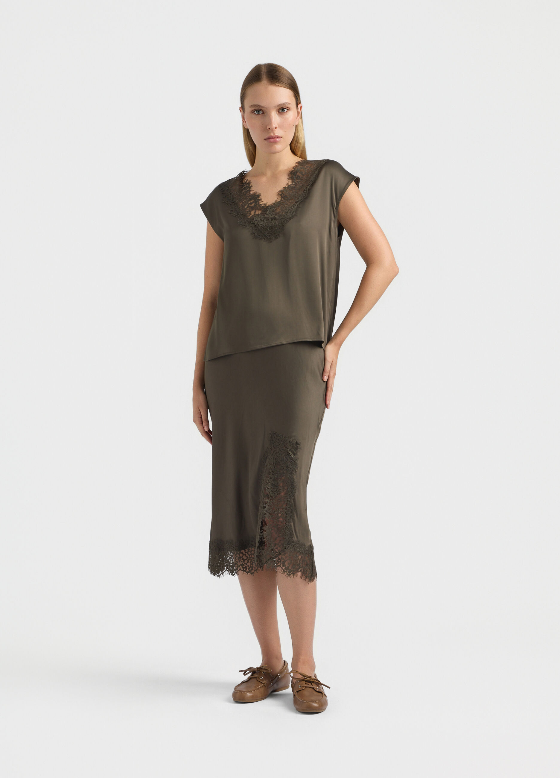 Blusa Fit Regular con scollo a V in raso di pura viscosa donna_0