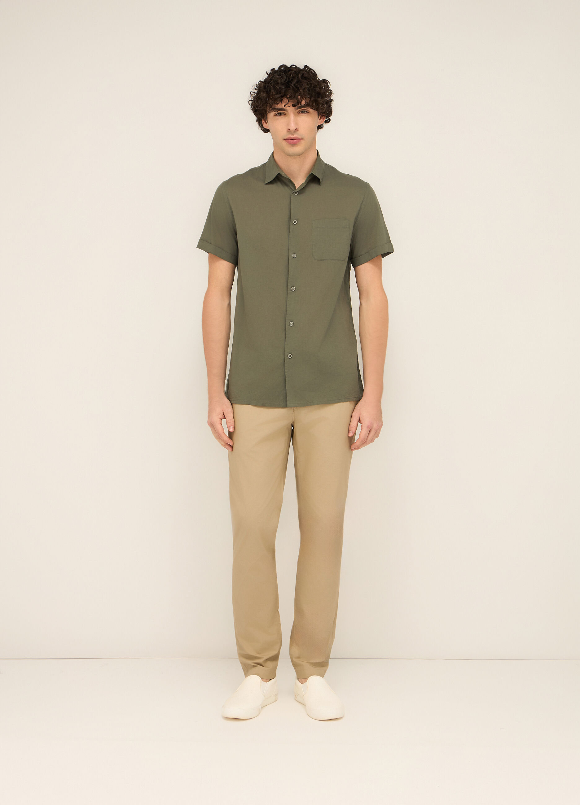 Pantaloni chino in tela di cotone stretch uomo_0