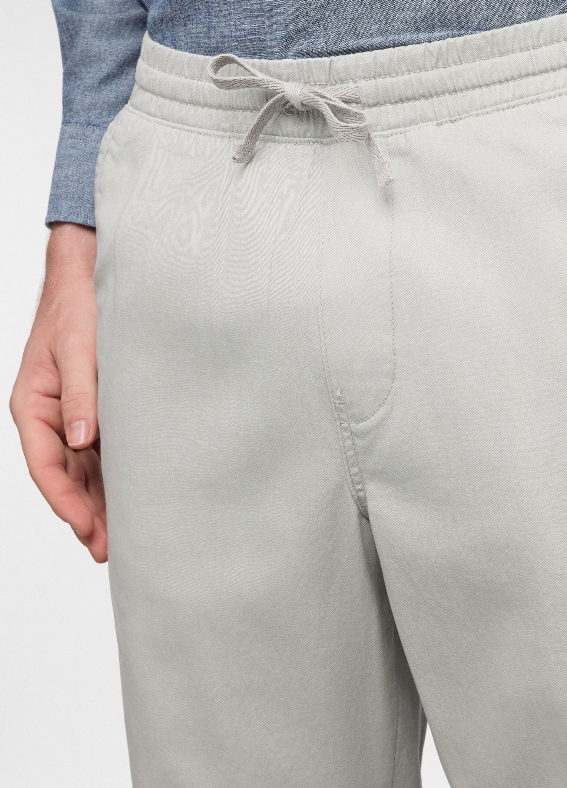 Pantalone chino relaxed fit in cotone uomo_2