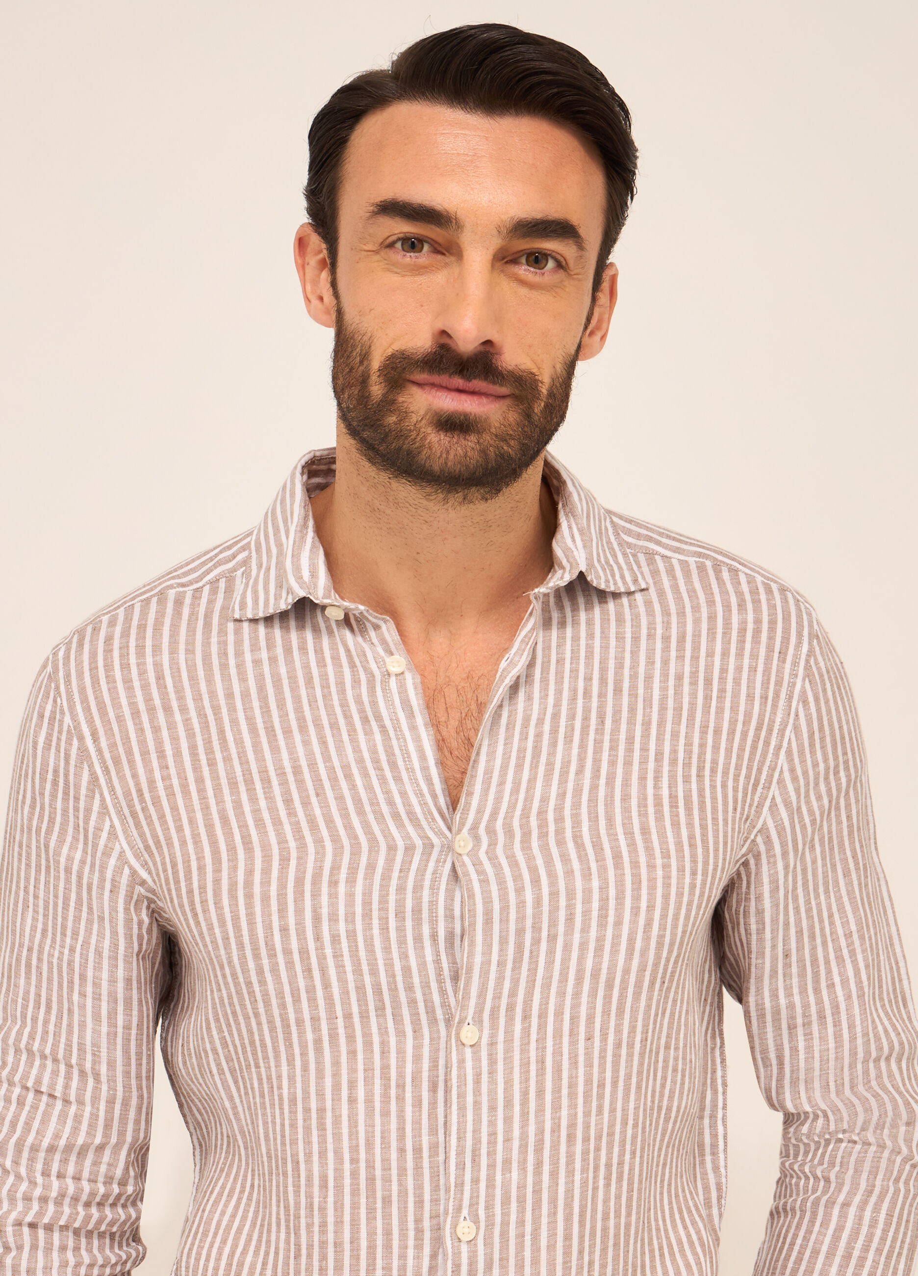 Camicia slim fit in lino a righe uomo_2