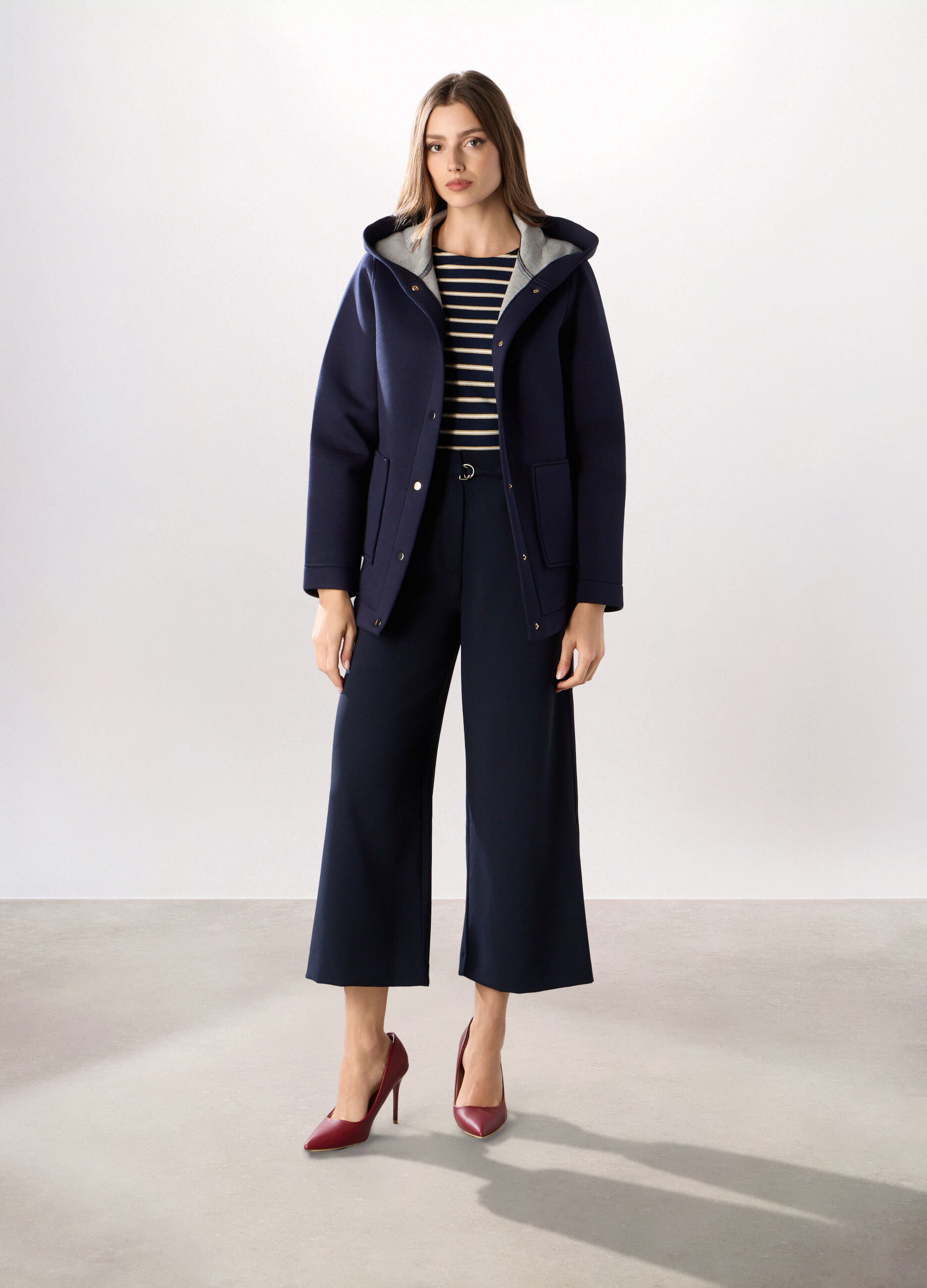 Cappotto corto in scuba con cappuccio donna_0
