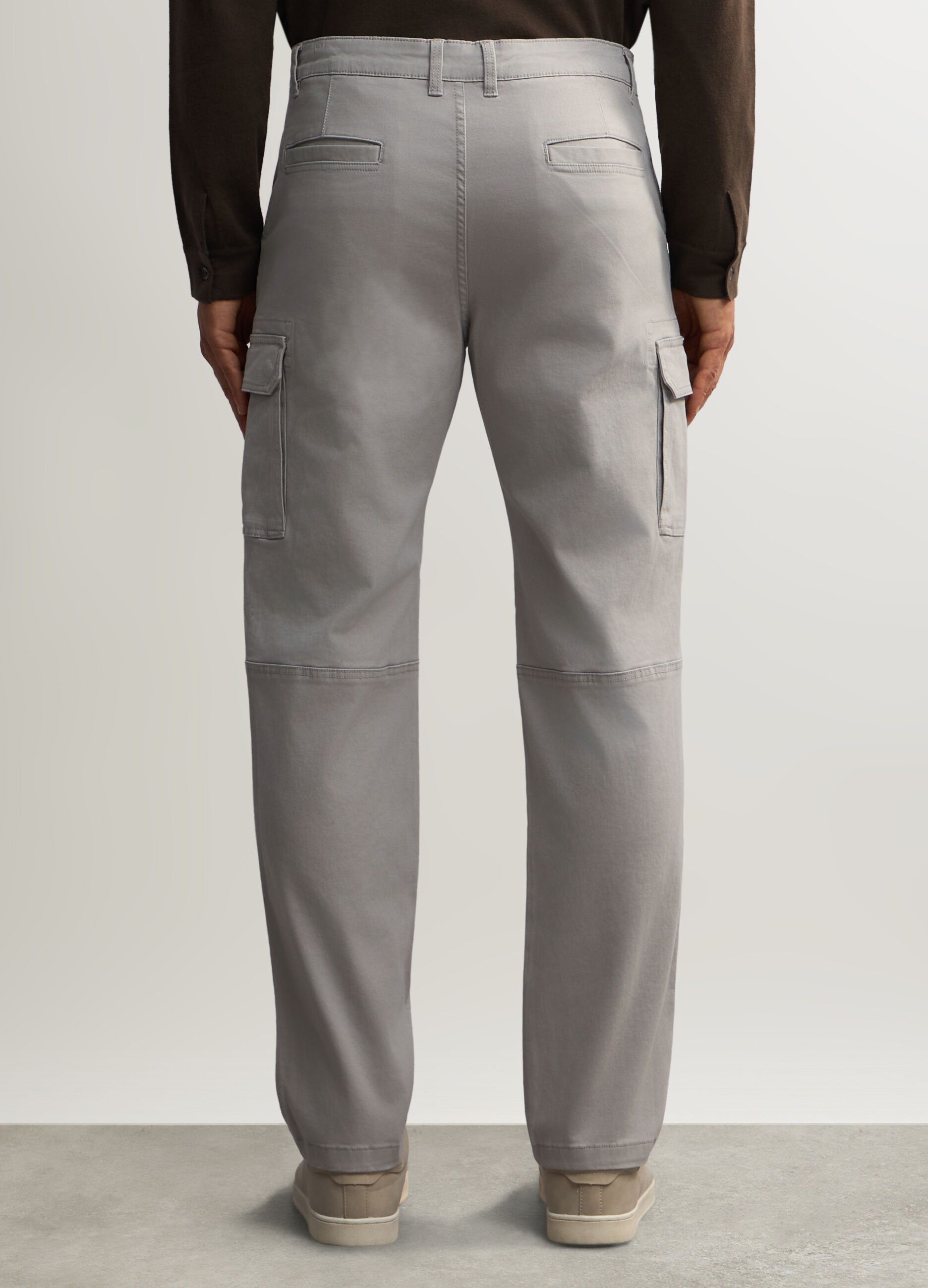 Pantalone cargo in cotone stretch uomo_2